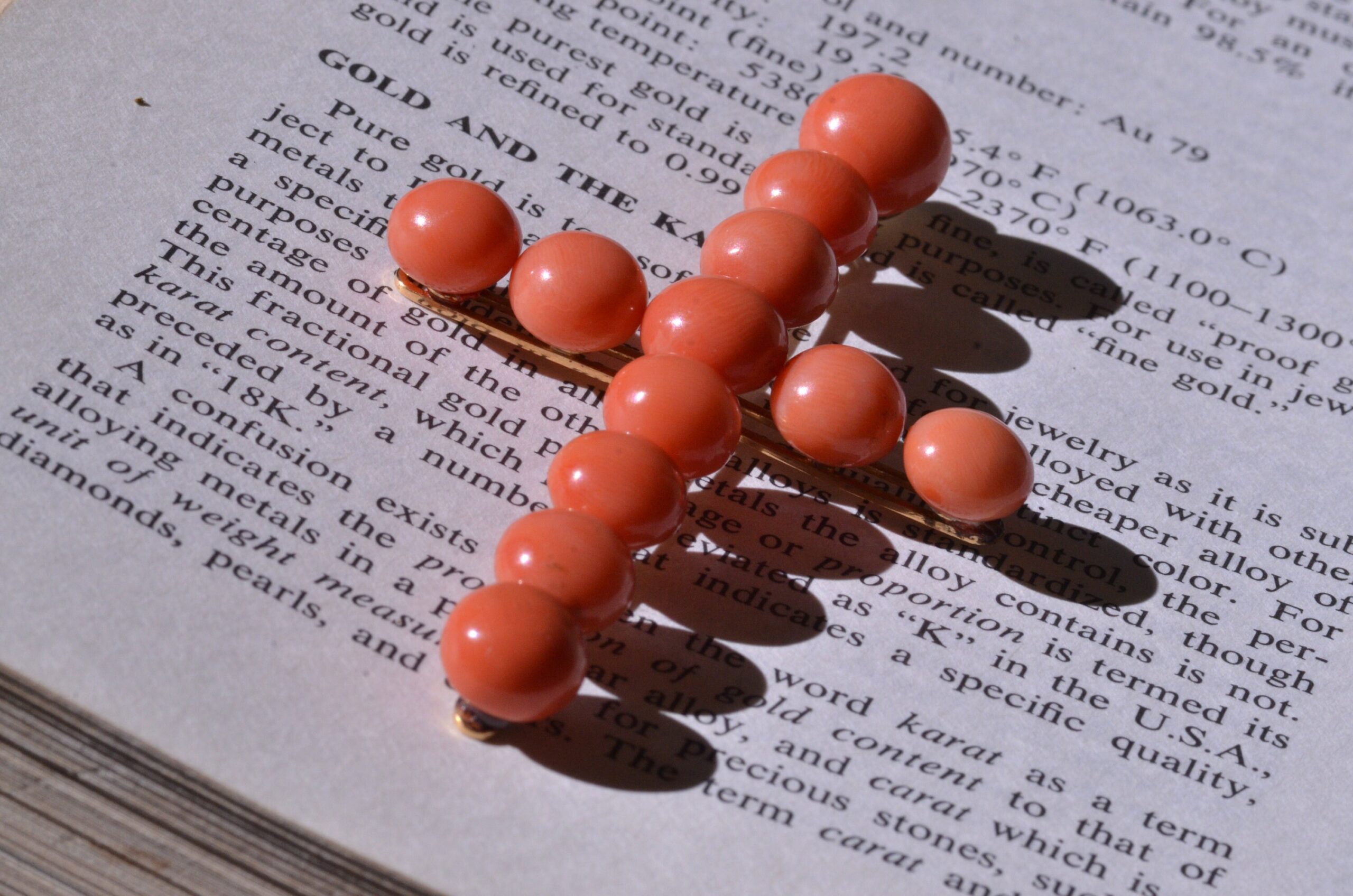 The Cruzar: Amazing Antique Mediterranean Coral Cross Circa 1890 in 18 Karat Yellow Gold - Image 3