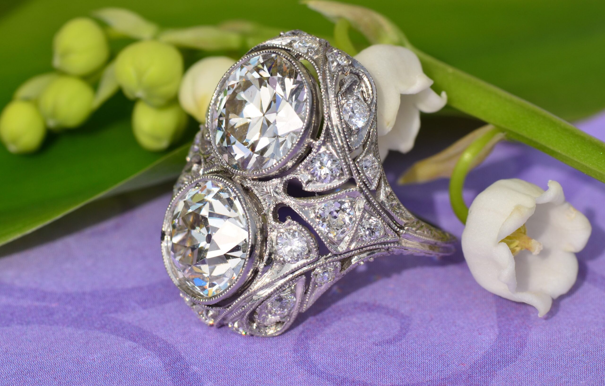 The L'amour: Absolutely Outstanding Antique Two Diamond Filigree Ring Platinum - Image 7