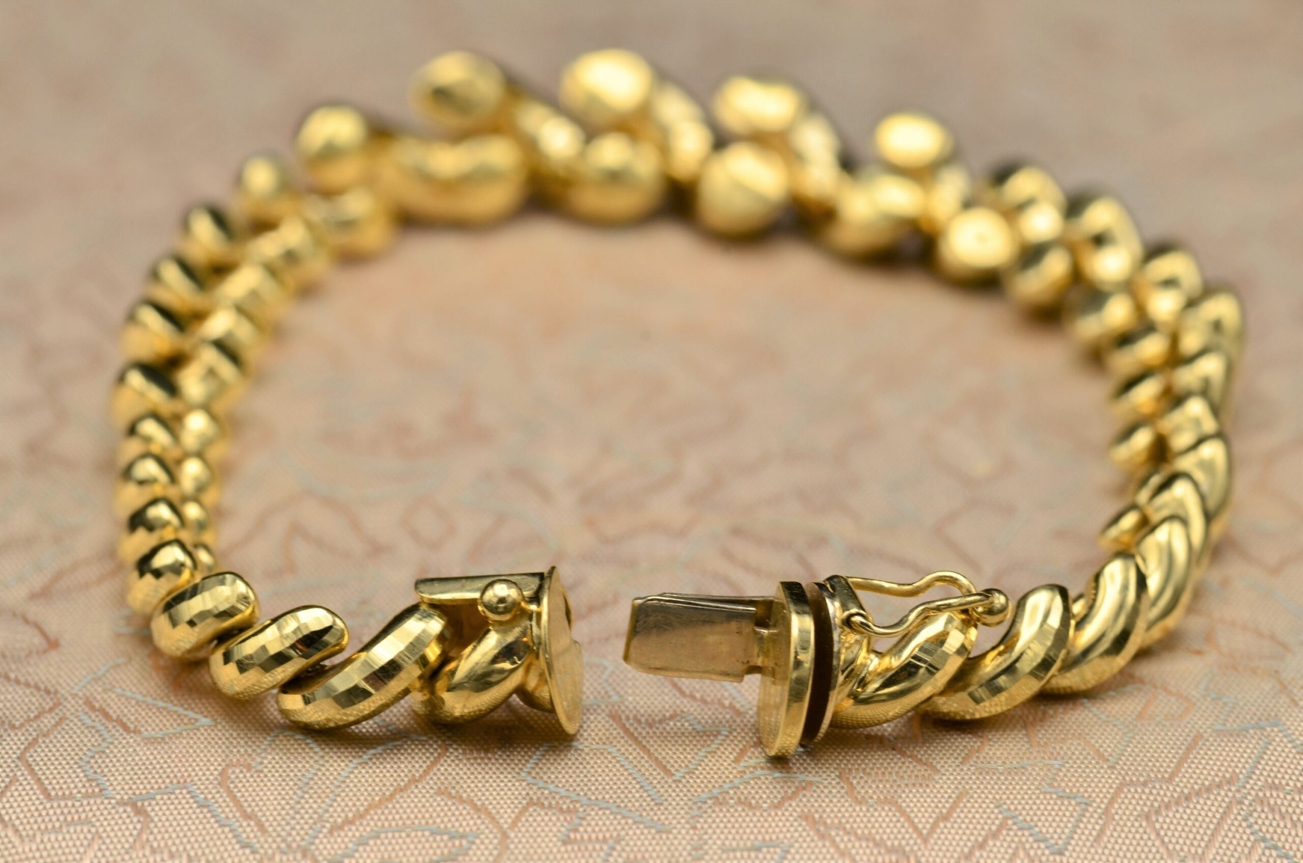 SOLD - The Layton Drive: Peruvian Gold Faceted Macaroni Link Bracelet - Image 4
