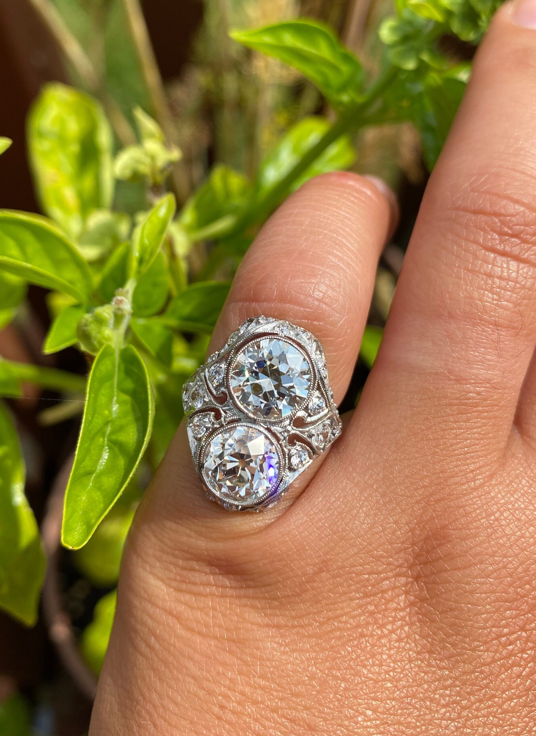 The L'amour: Absolutely Outstanding Antique Two Diamond Filigree Ring Platinum - Image 8