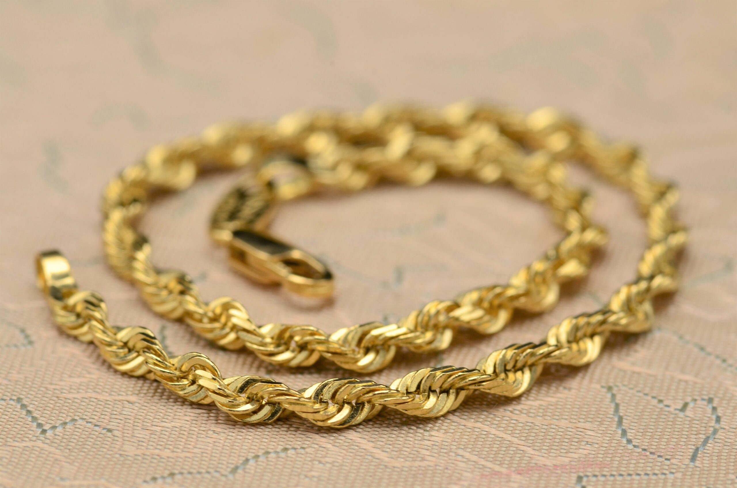 SOLD - The McIntosh Way: Michael Anthony Signed Simple Yellow Gold Rope Bracelet - Image 4