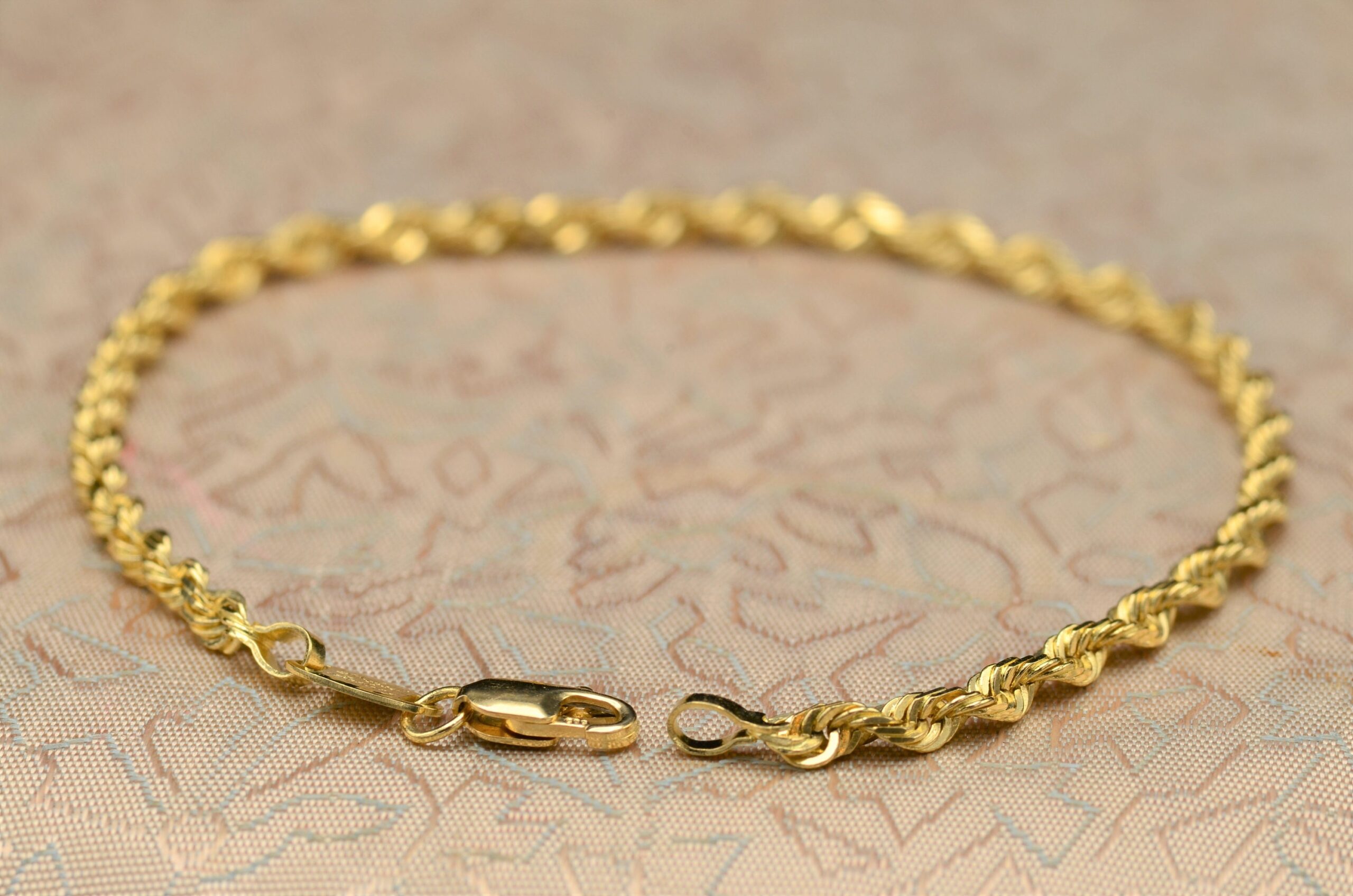 SOLD - The McIntosh Way: Michael Anthony Signed Simple Yellow Gold Rope Bracelet - Image 3