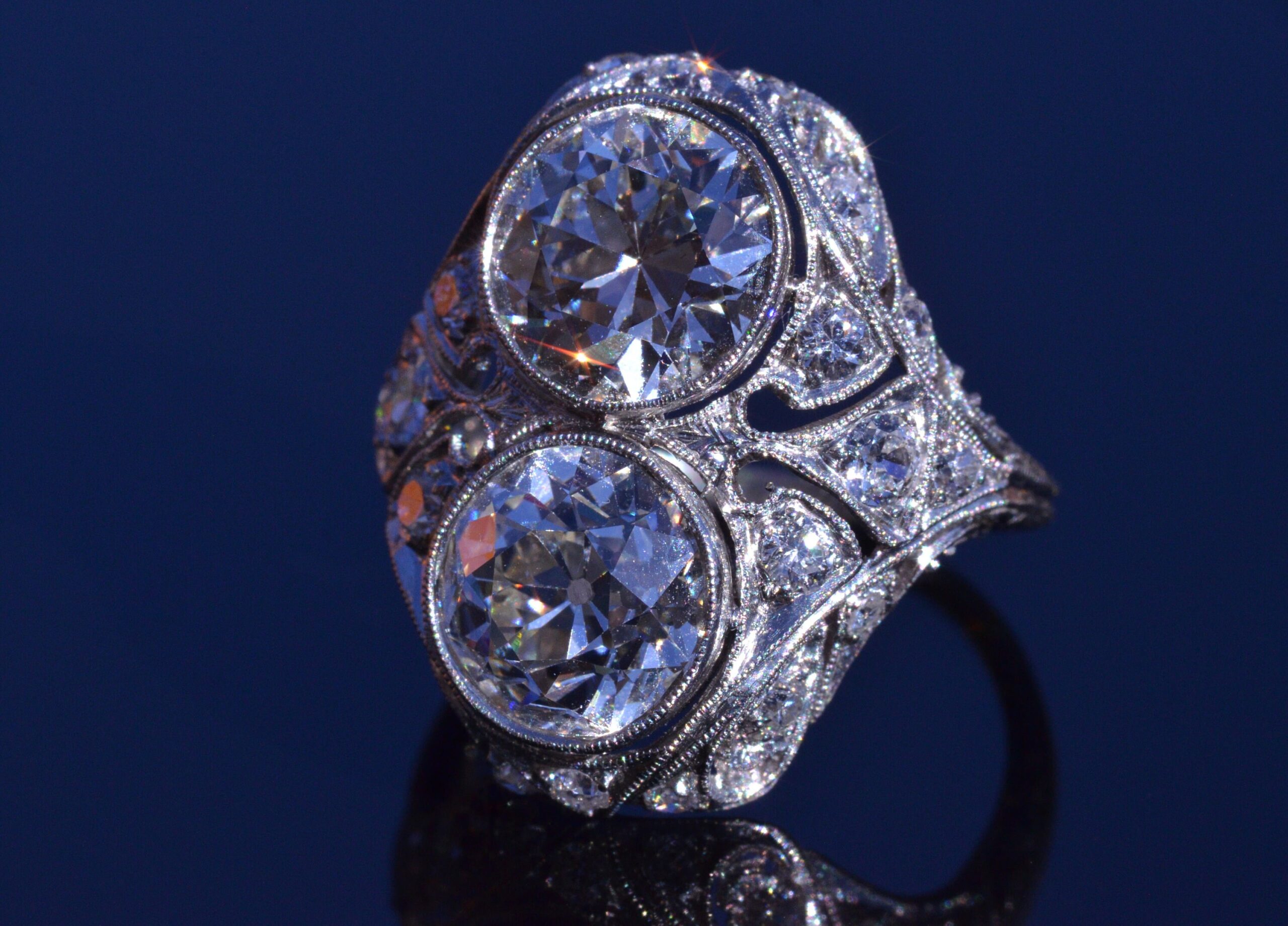The L'amour: Absolutely Outstanding Antique Two Diamond Filigree Ring Platinum - Image 6