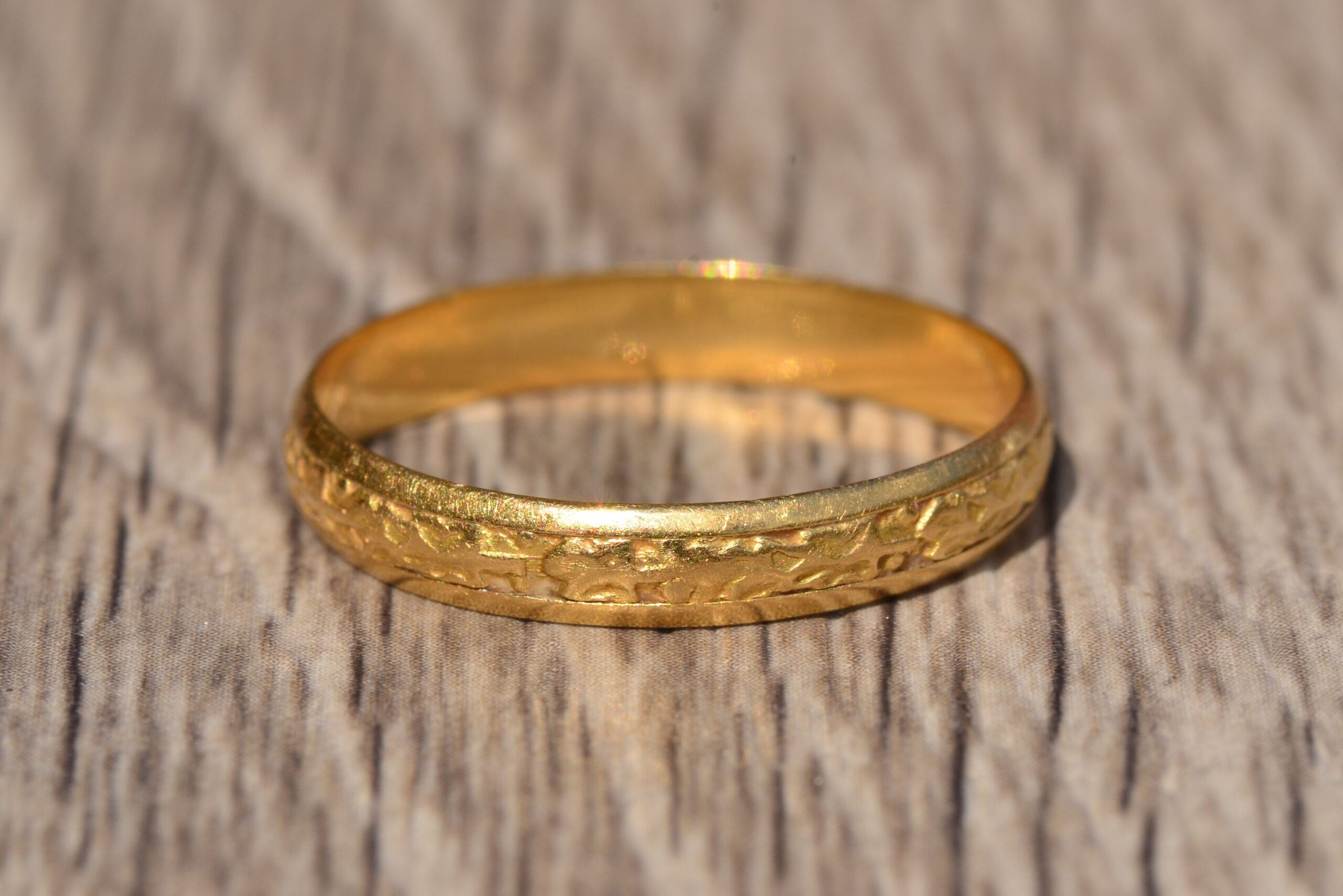The Ash Lane: Yellow Gold Floral Motif Eternity Band - Image 3