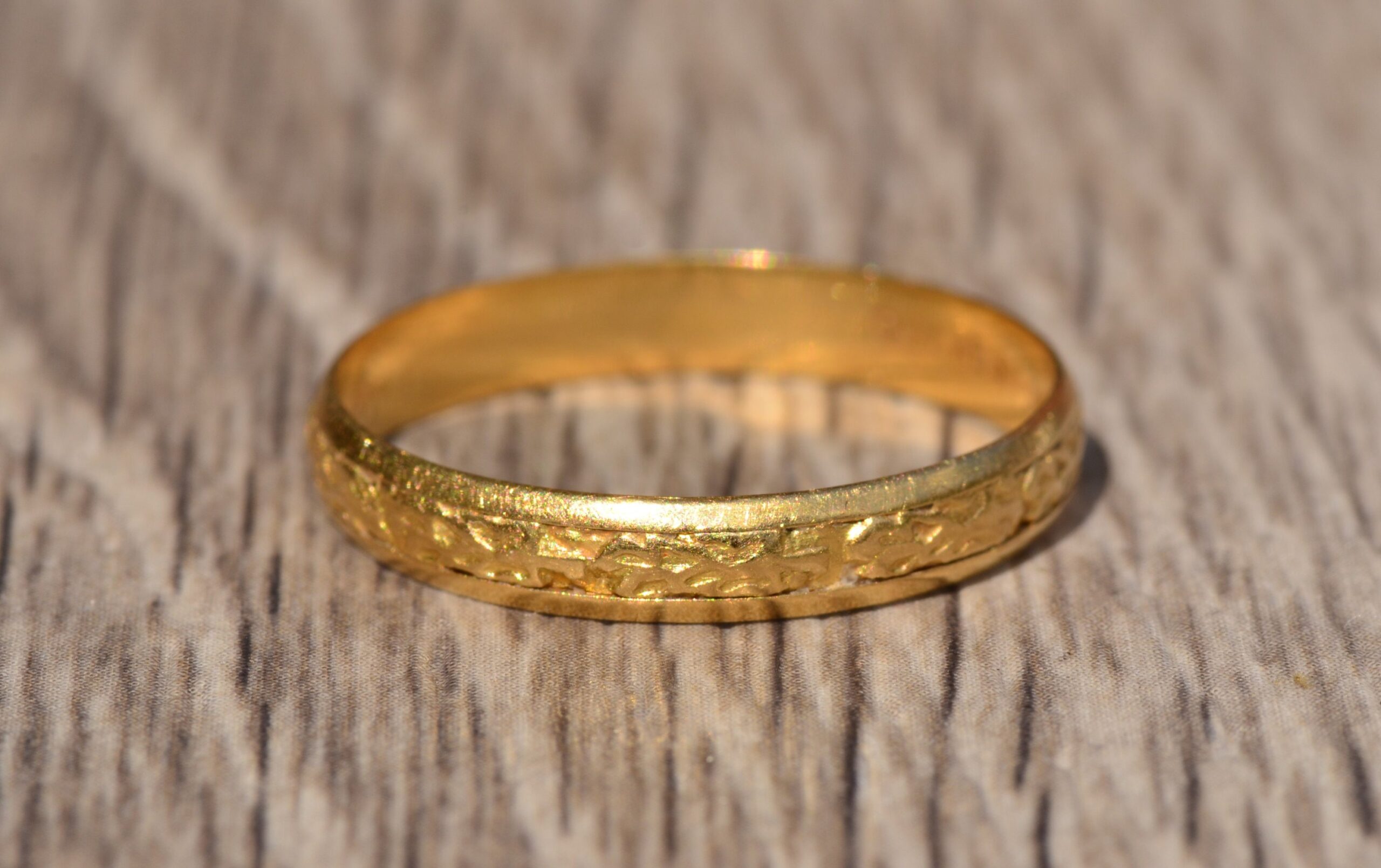 The Ash Lane: Yellow Gold Floral Motif Eternity Band - Image 2