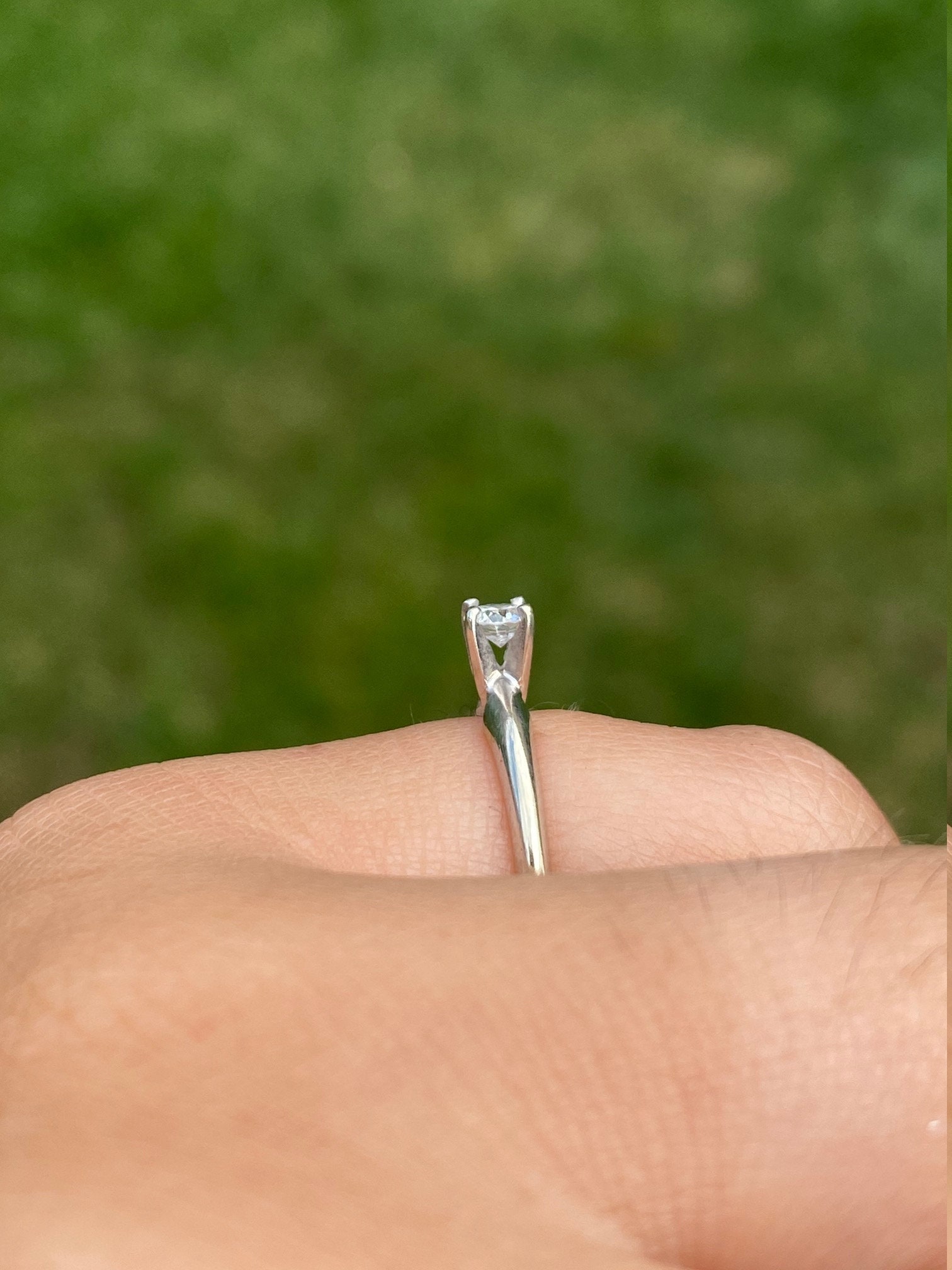 The Morro: Vintage White Gold Solitaire Diamond Engagement Ring - Image 7