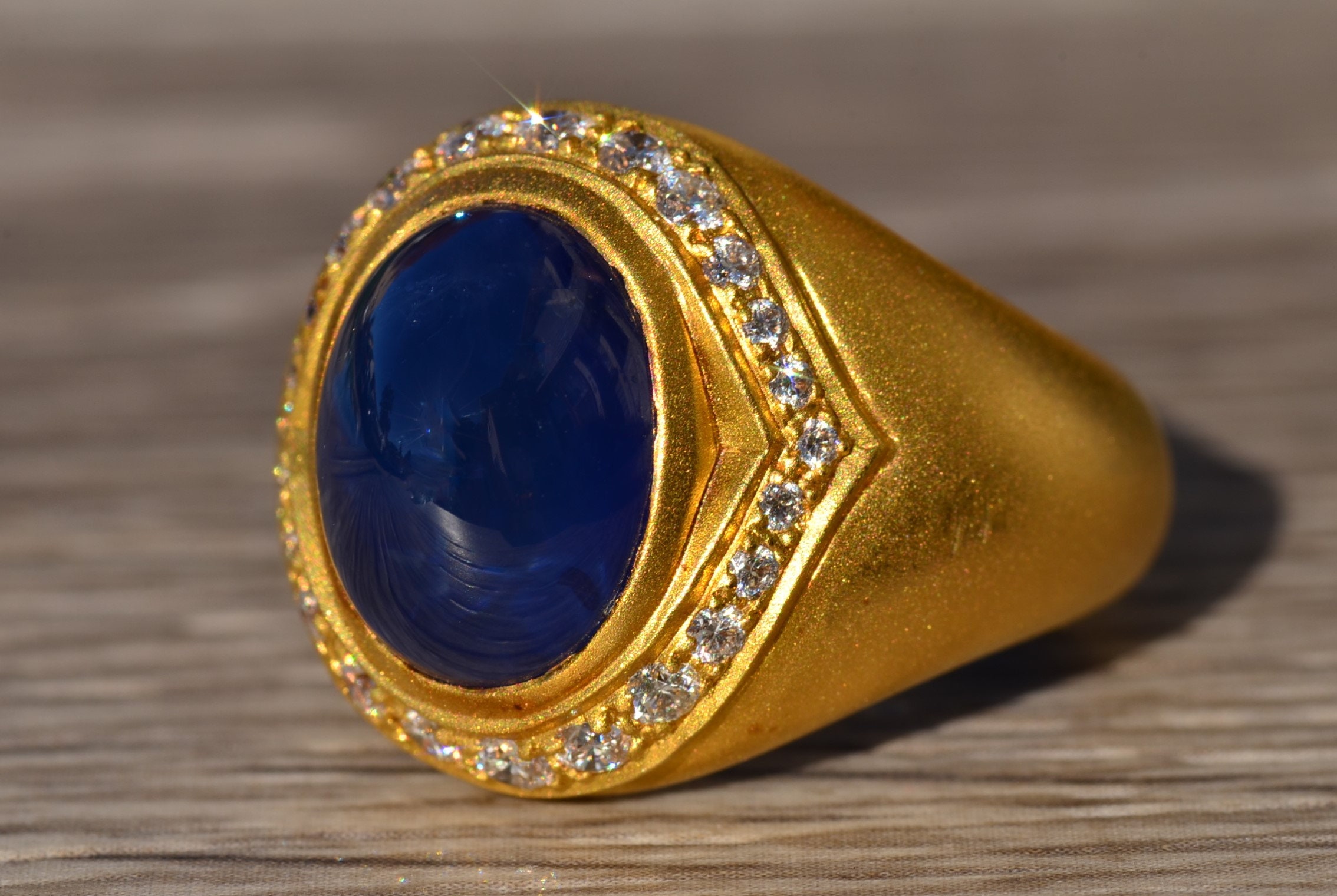 SOLD - Men's Signed Sugarloaf Sapphire and Diamond Ring in 18 K Gold - Image 2