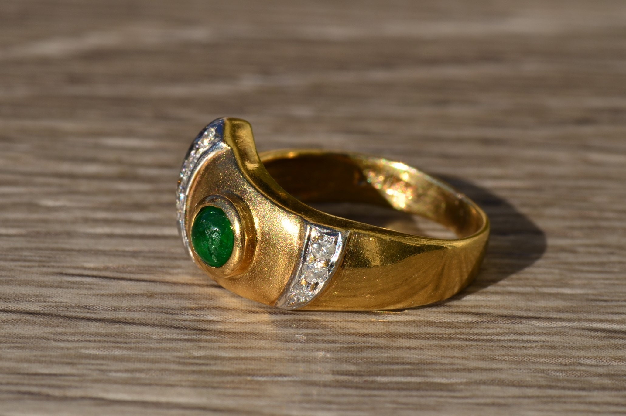 The Teshlar: Ladies Retro Emerald and Diamond Ring in Yellow Gold - Image 2