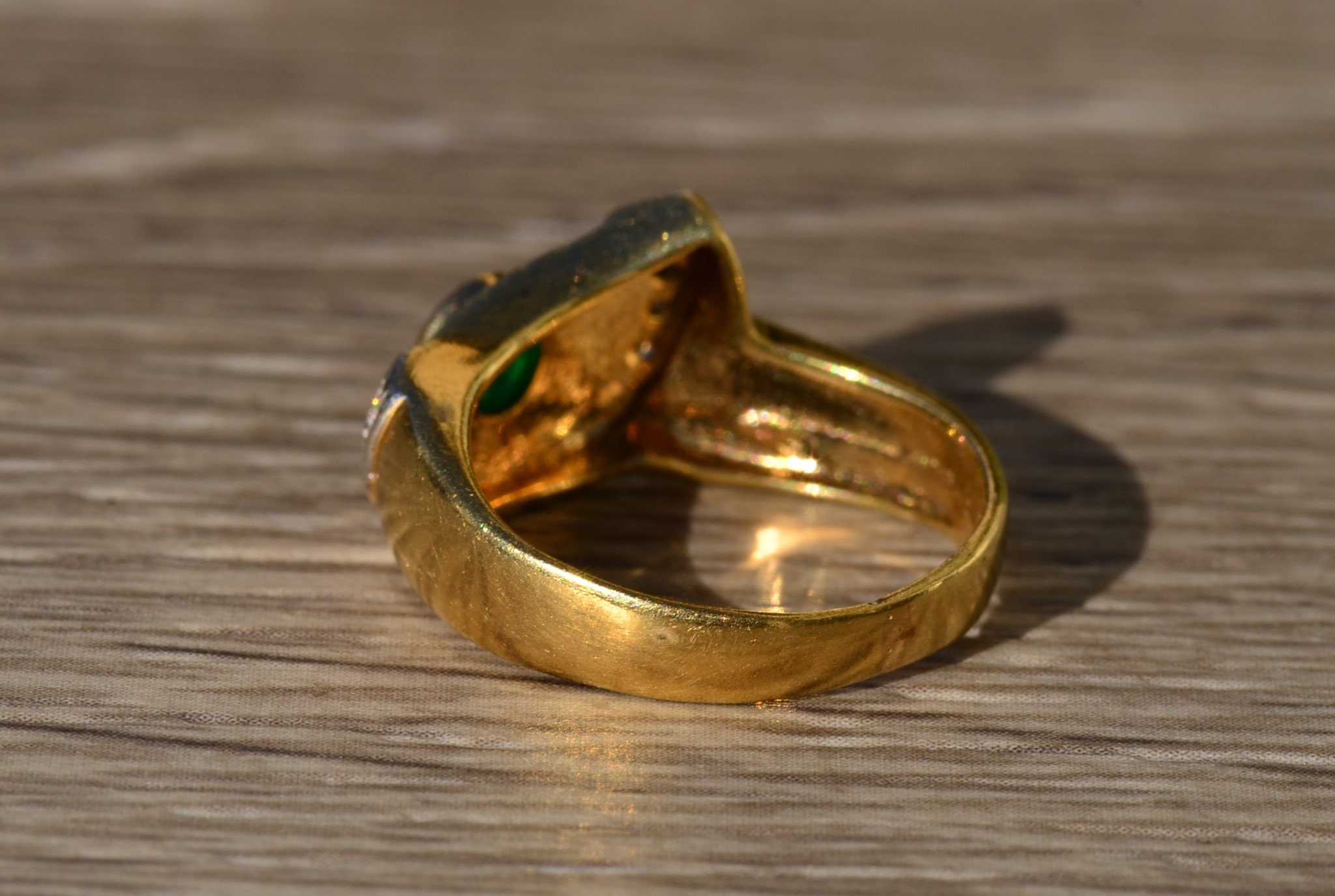 The Teshlar: Ladies Retro Emerald and Diamond Ring in Yellow Gold - Image 3