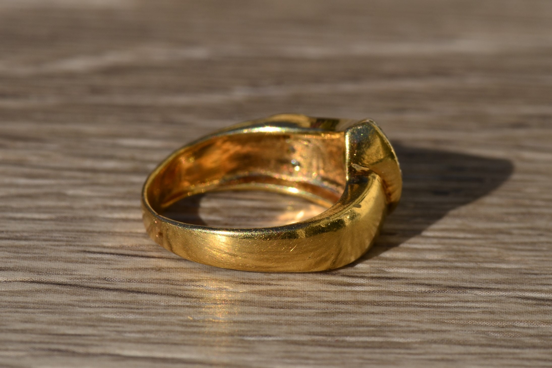 The Teshlar: Ladies Retro Emerald and Diamond Ring in Yellow Gold - Image 4