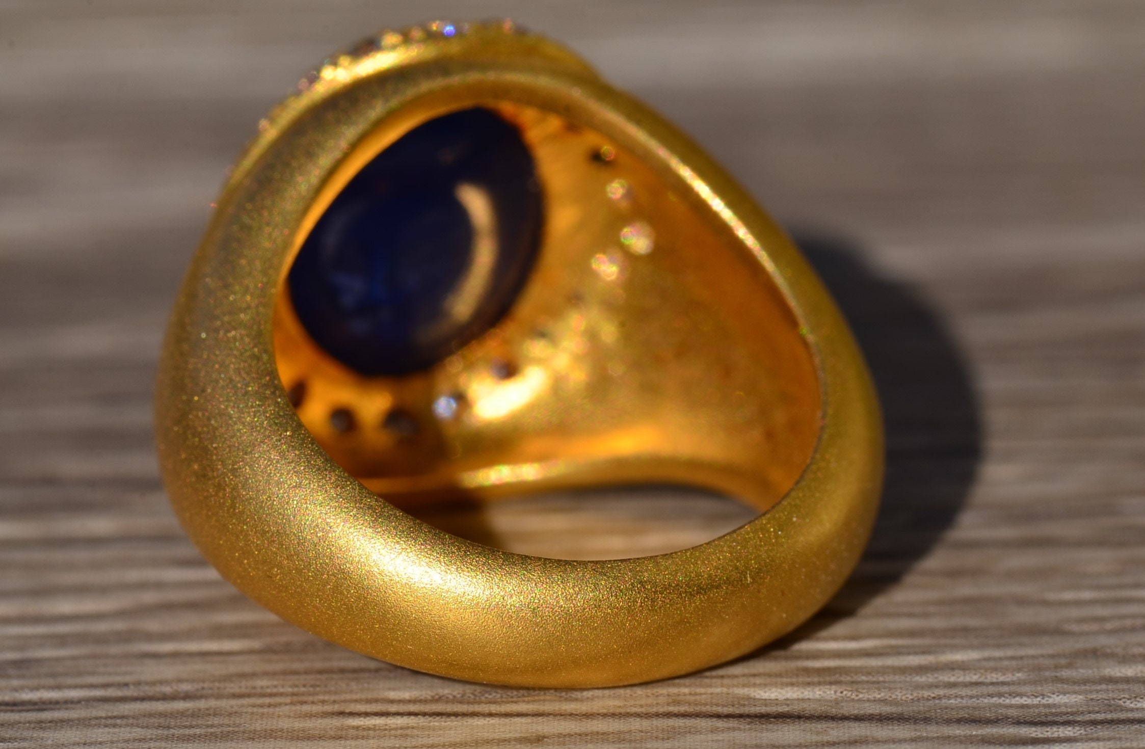 SOLD - Men's Signed Sugarloaf Sapphire and Diamond Ring in 18 K Gold - Image 4