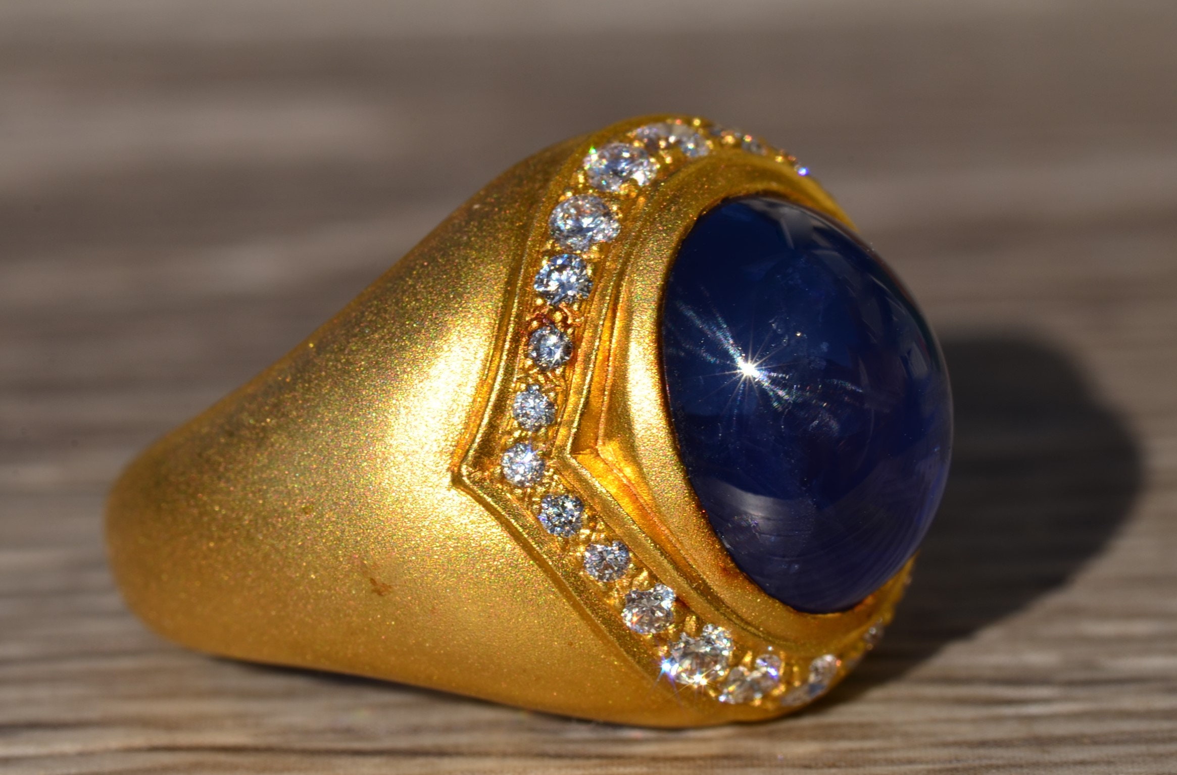 SOLD - Men's Signed Sugarloaf Sapphire and Diamond Ring in 18 K Gold - Image 6