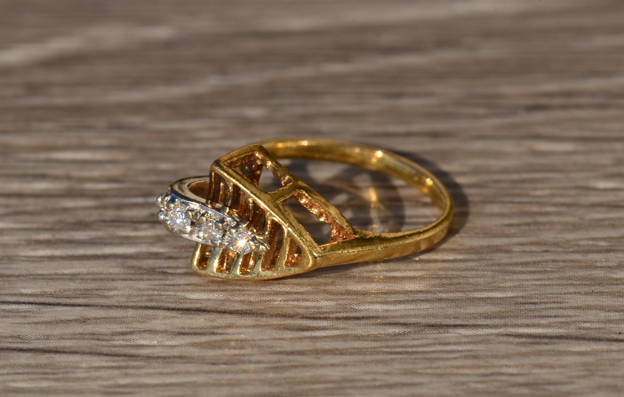 The Calluna: Ladies Antique 14K Gold and Diamond Arrow Ring - Image 2