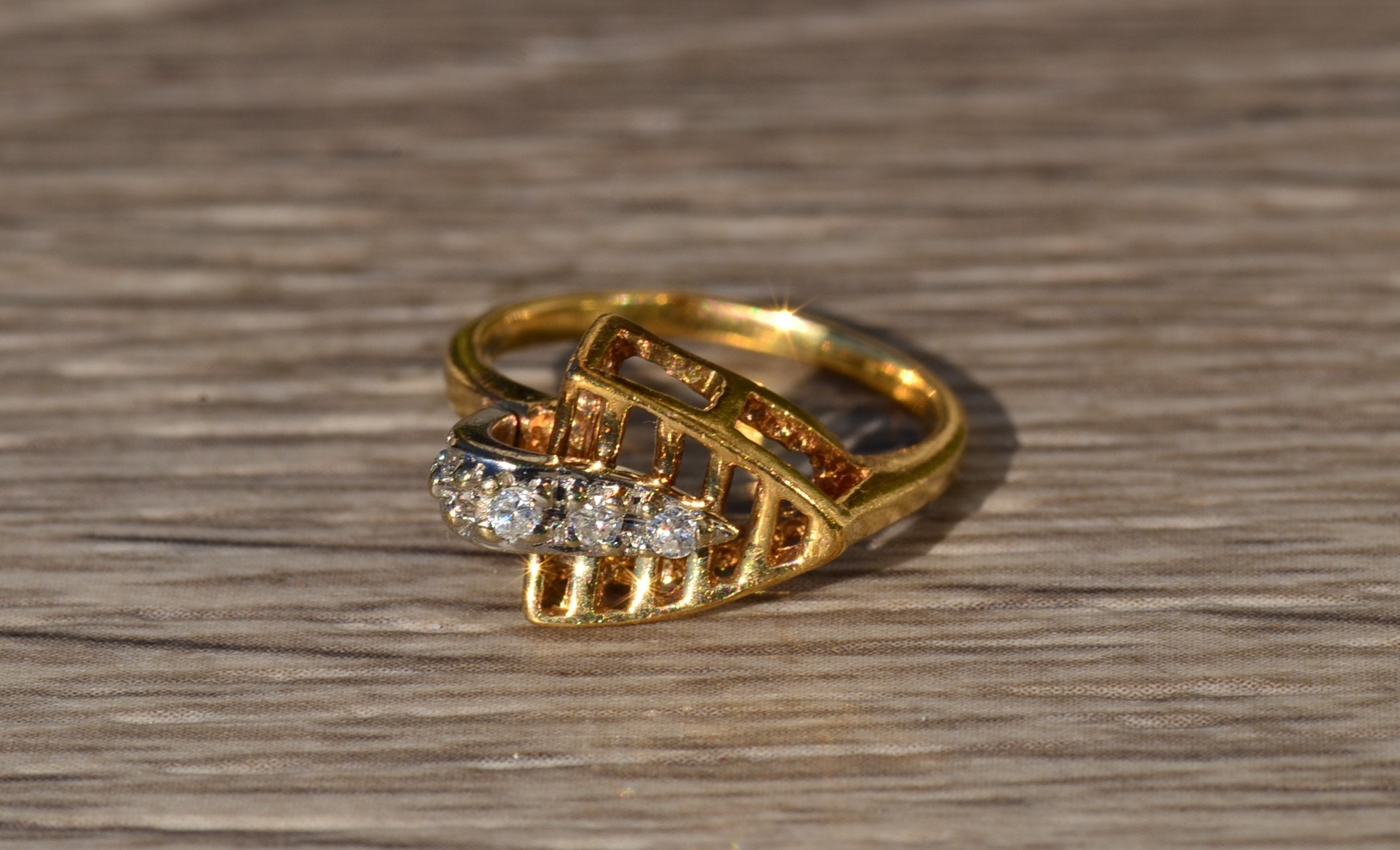 The Calluna: Ladies Antique 14K Gold and Diamond Arrow Ring - Image 5
