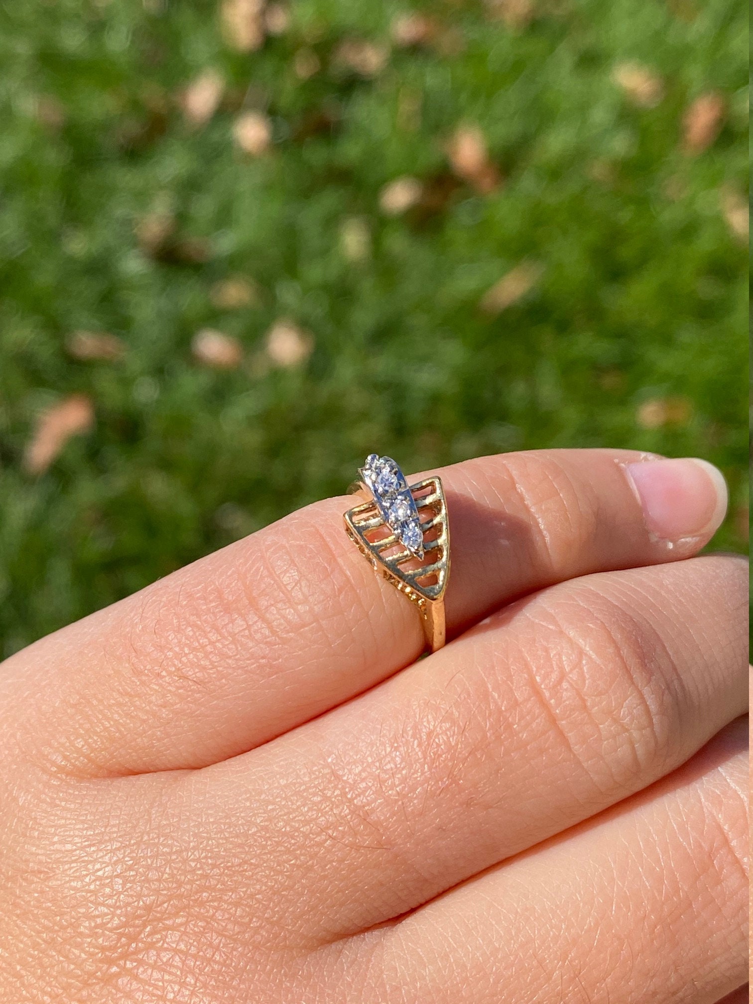 The Calluna: Ladies Antique 14K Gold and Diamond Arrow Ring - Image 7