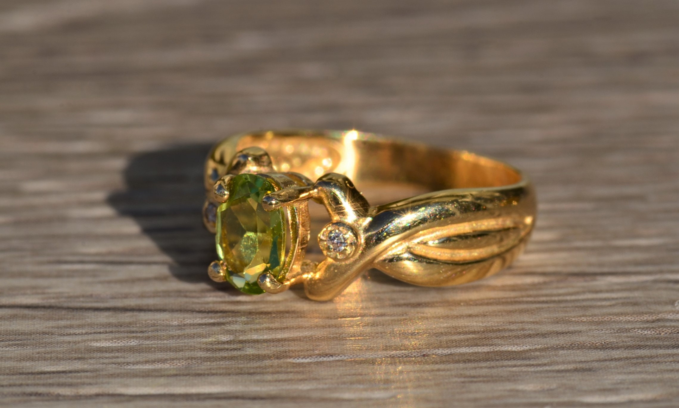 The Teleri: Ladies 14K Peridot and Diamond Twist Ring - Image 2