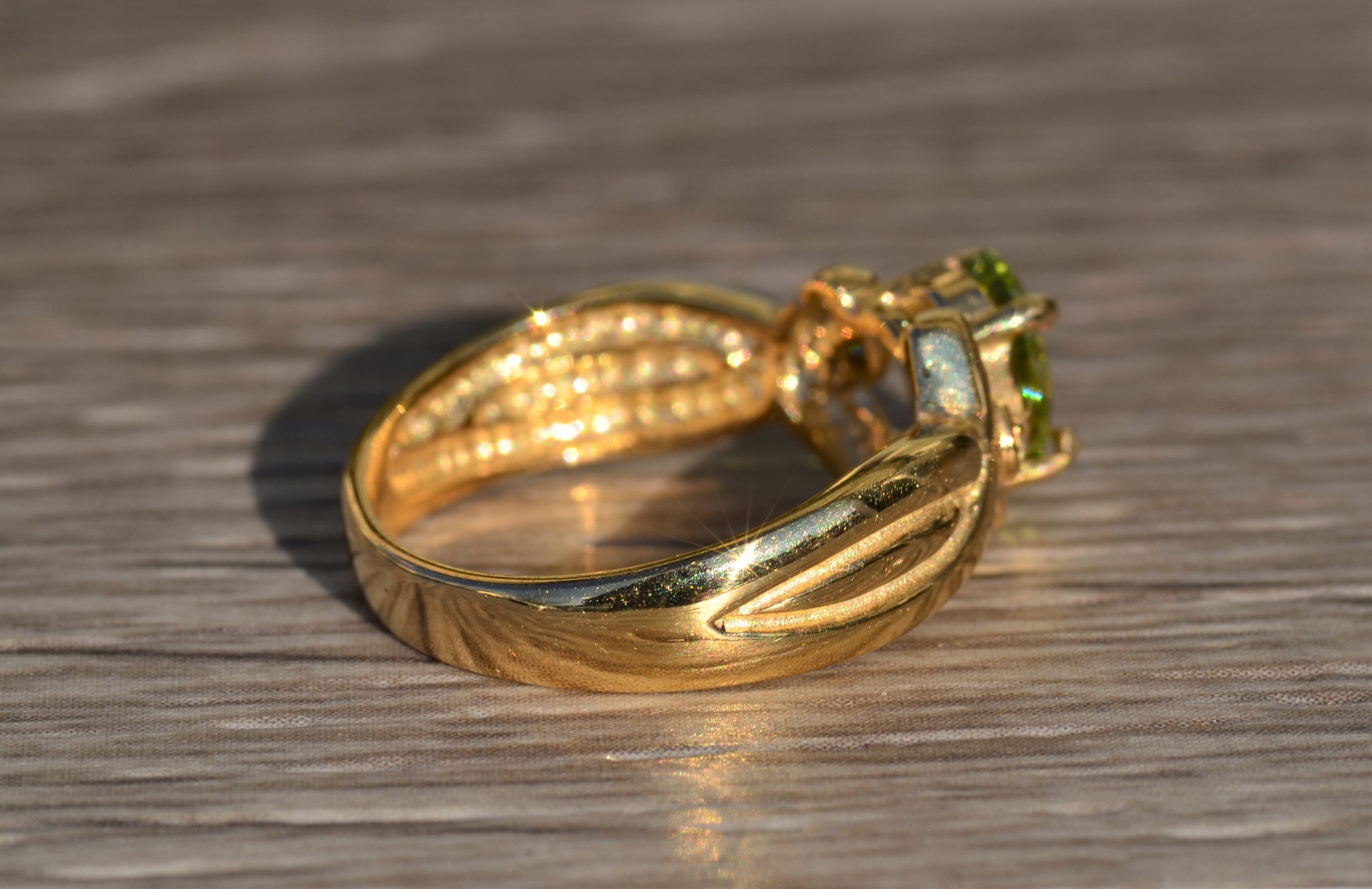 The Teleri: Ladies 14K Peridot and Diamond Twist Ring - Image 4