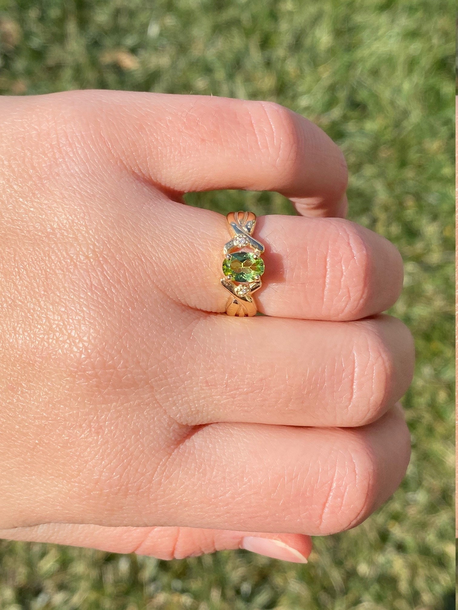 The Teleri: Ladies 14K Peridot and Diamond Twist Ring - Image 9