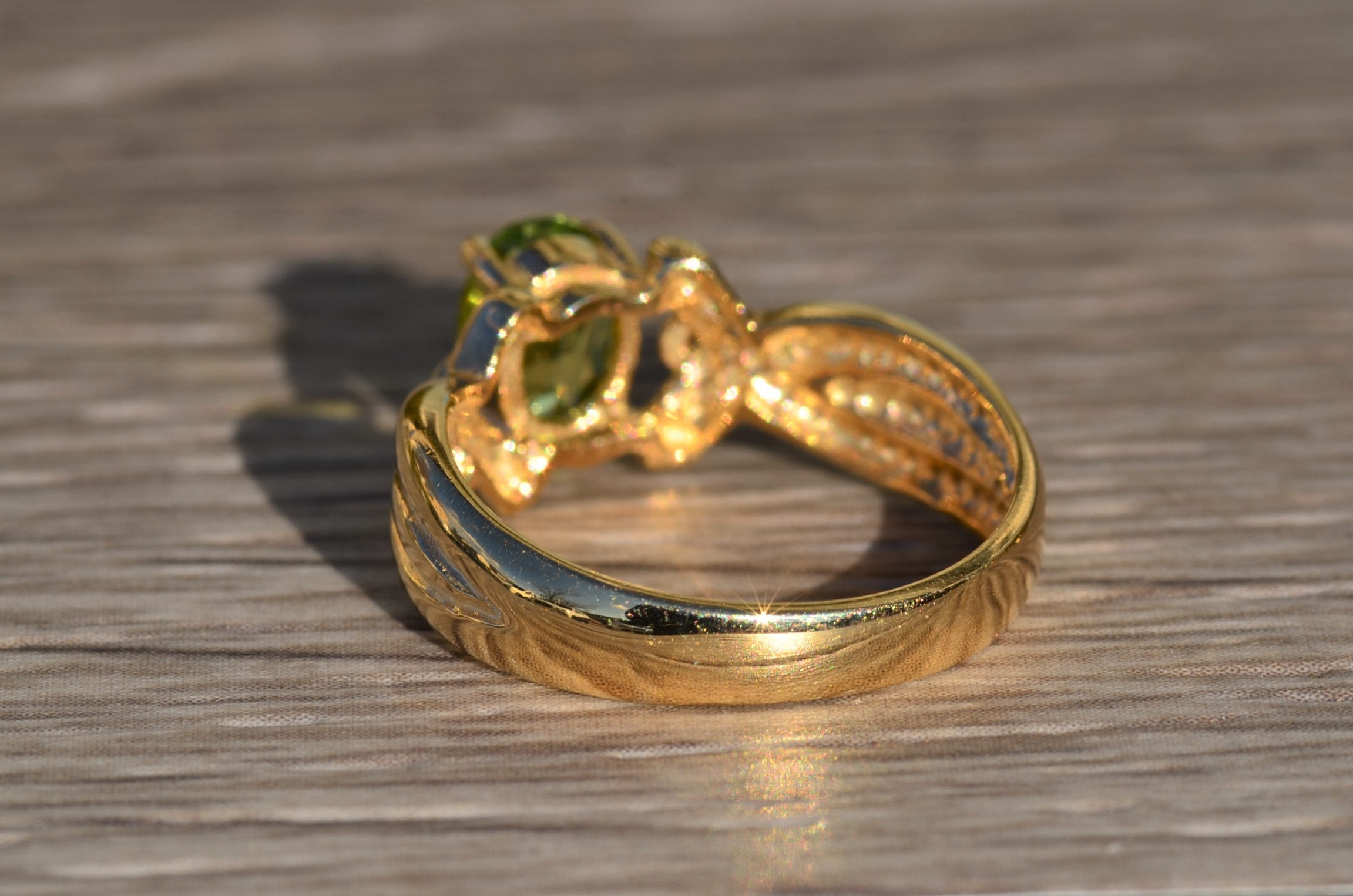The Teleri: Ladies 14K Peridot and Diamond Twist Ring - Image 3