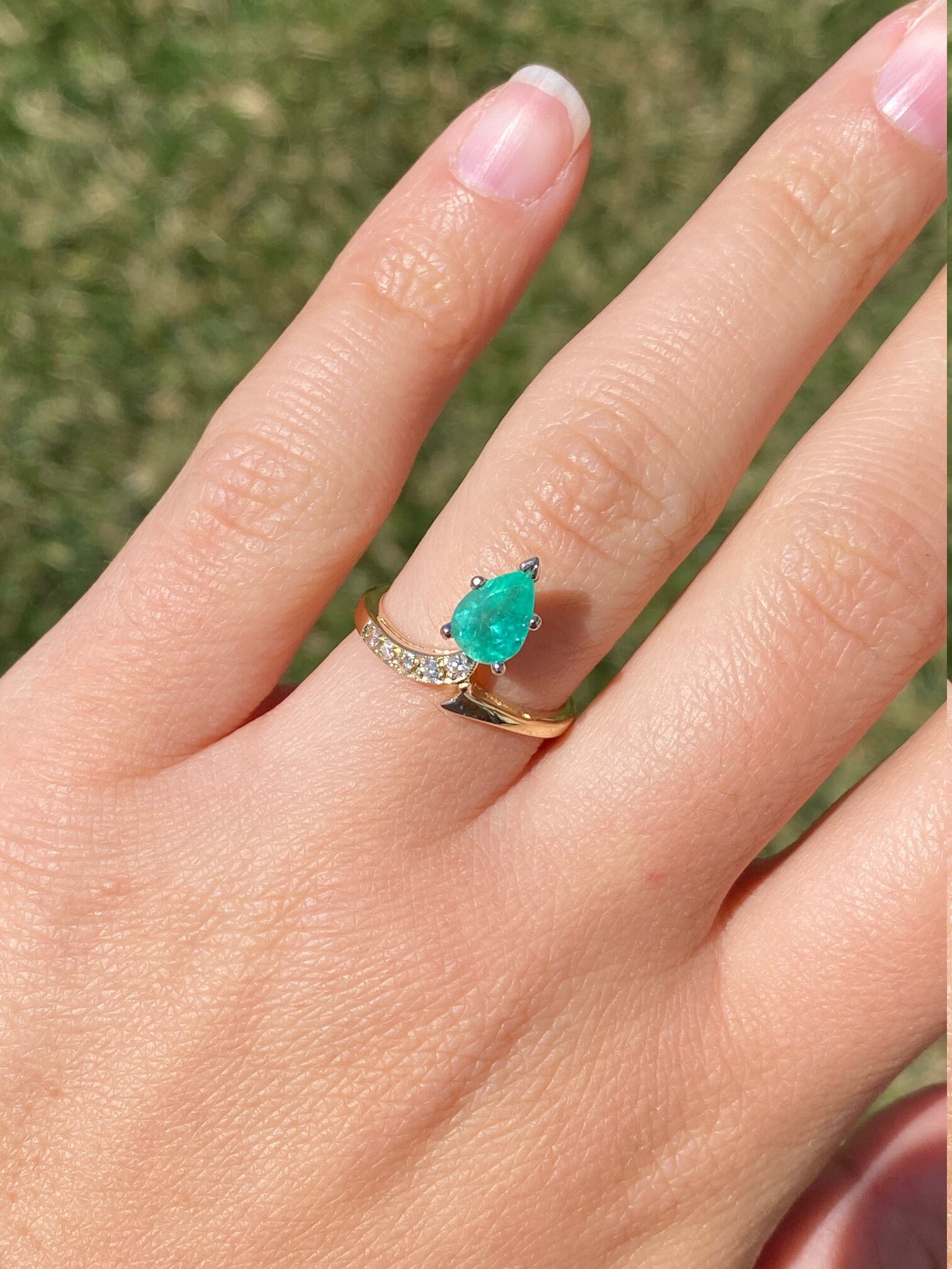 SOLD - The Bexley: Ladies Vintage 14K Colombian Emerald and Diamond Ring - Image 7