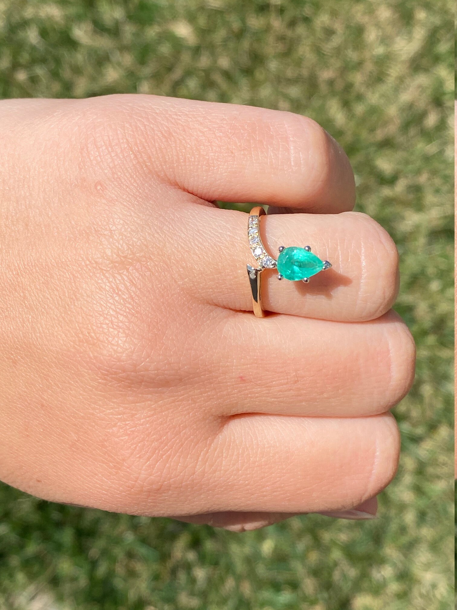 SOLD - The Bexley: Ladies Vintage 14K Colombian Emerald and Diamond Ring - Image 10
