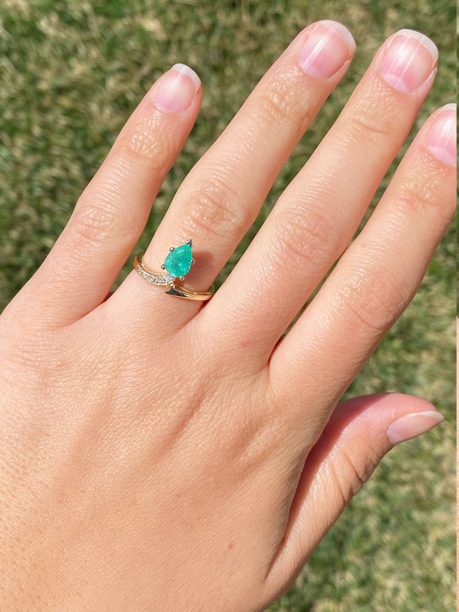 SOLD - The Bexley: Ladies Vintage 14K Colombian Emerald and Diamond Ring - Image 8