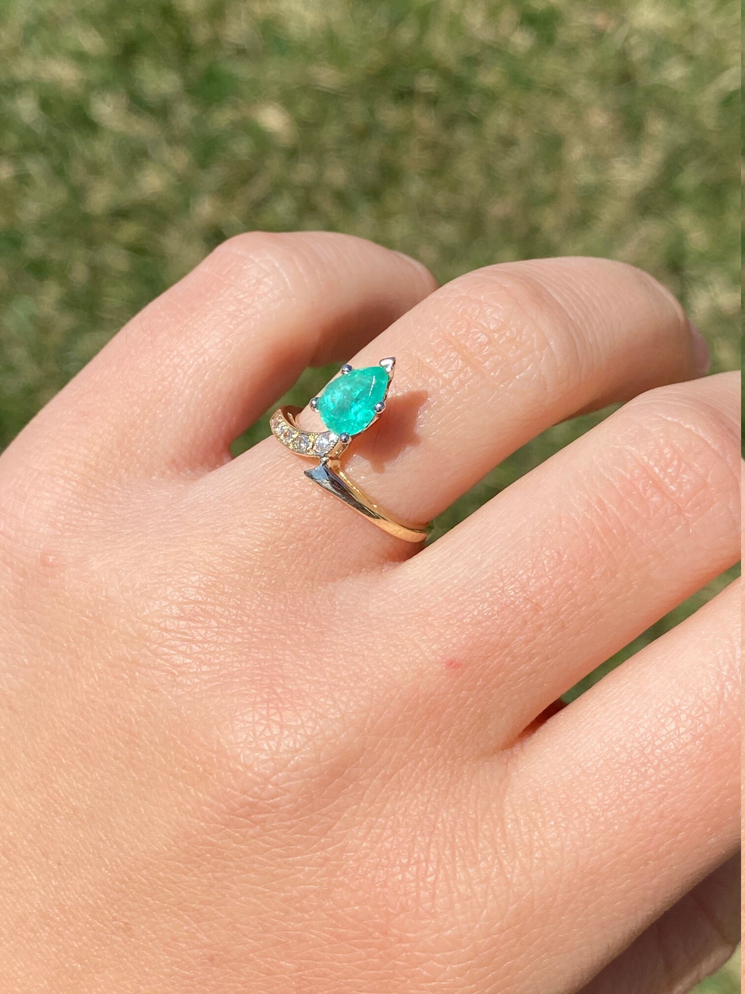 SOLD - The Bexley: Ladies Vintage 14K Colombian Emerald and Diamond Ring - Image 9