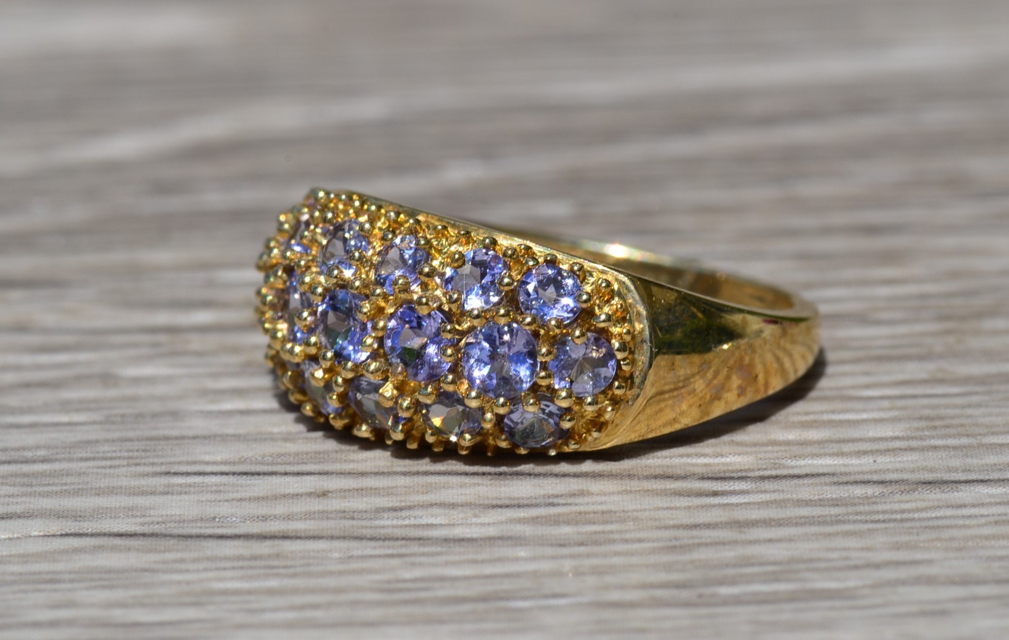 The Potentilla: Ladies Wide Band in Yellow Gold set with 1.43CTW Tanzanite - Image 2