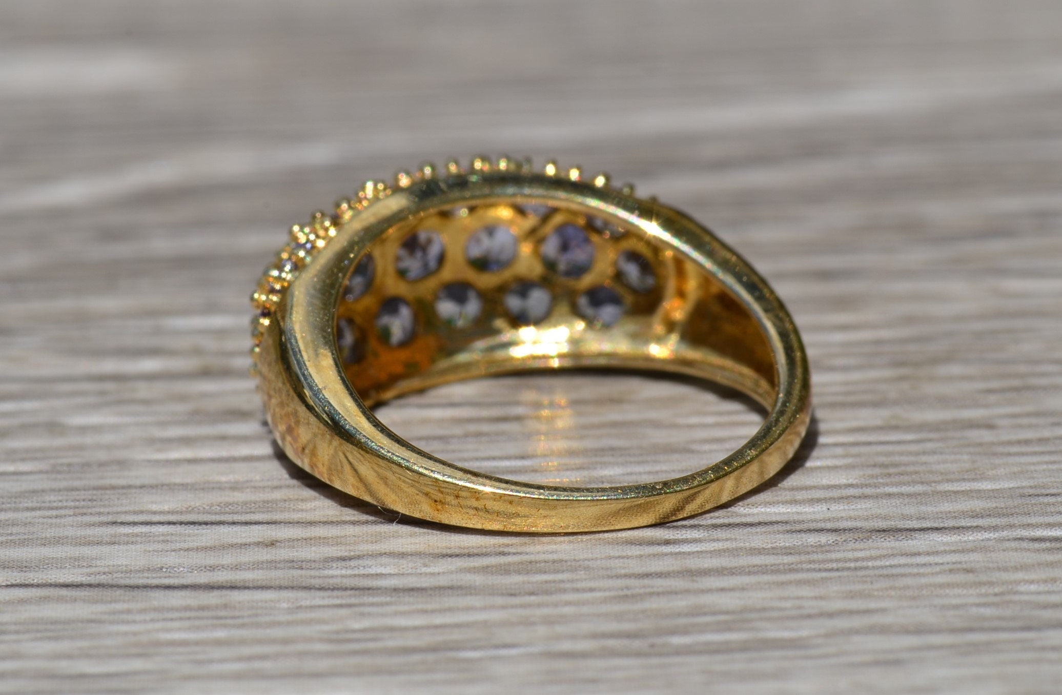 The Potentilla: Ladies Wide Band in Yellow Gold set with 1.43CTW Tanzanite - Image 3