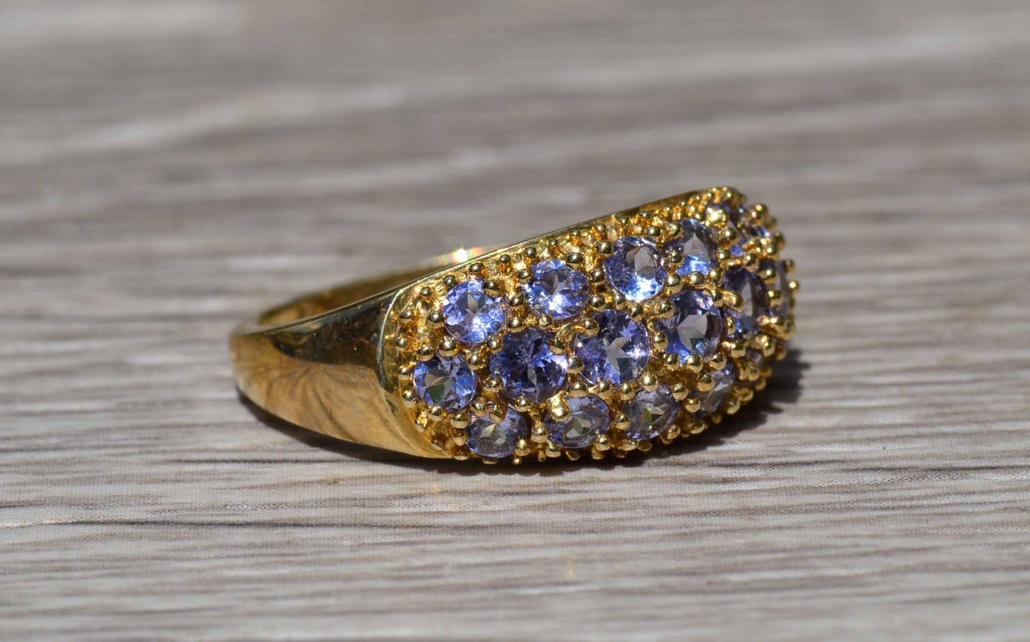 The Potentilla: Ladies Wide Band in Yellow Gold set with 1.43CTW Tanzanite - Image 5