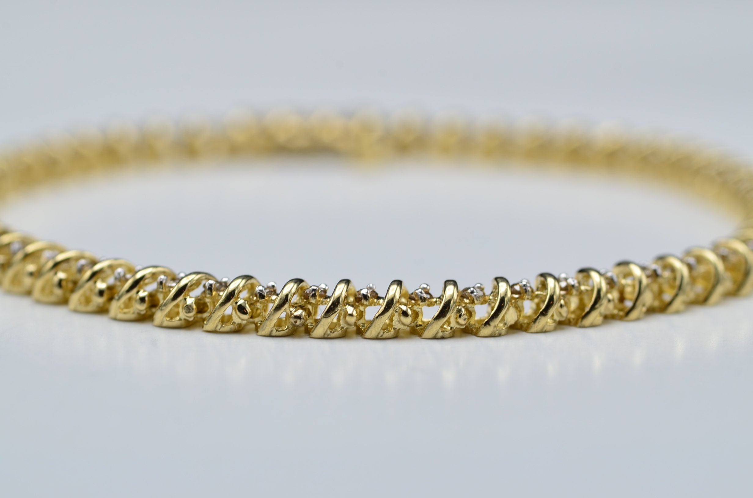 The Lisselton: Ladies Yellow Gold Bracelet set with 1 CTW Diamonds - Image 3