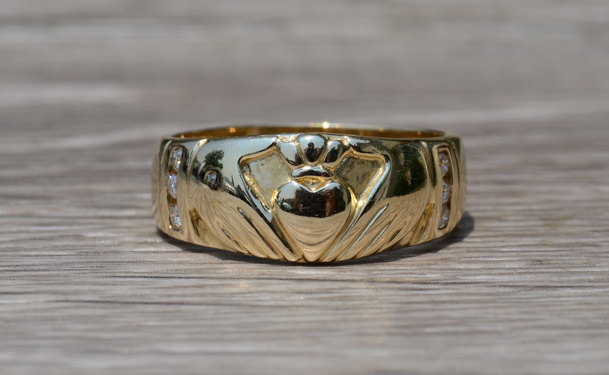 SOLD - The Briar: Gentlemen's Claddagh Ring in 14K Gold set with Diamonds - Image 6