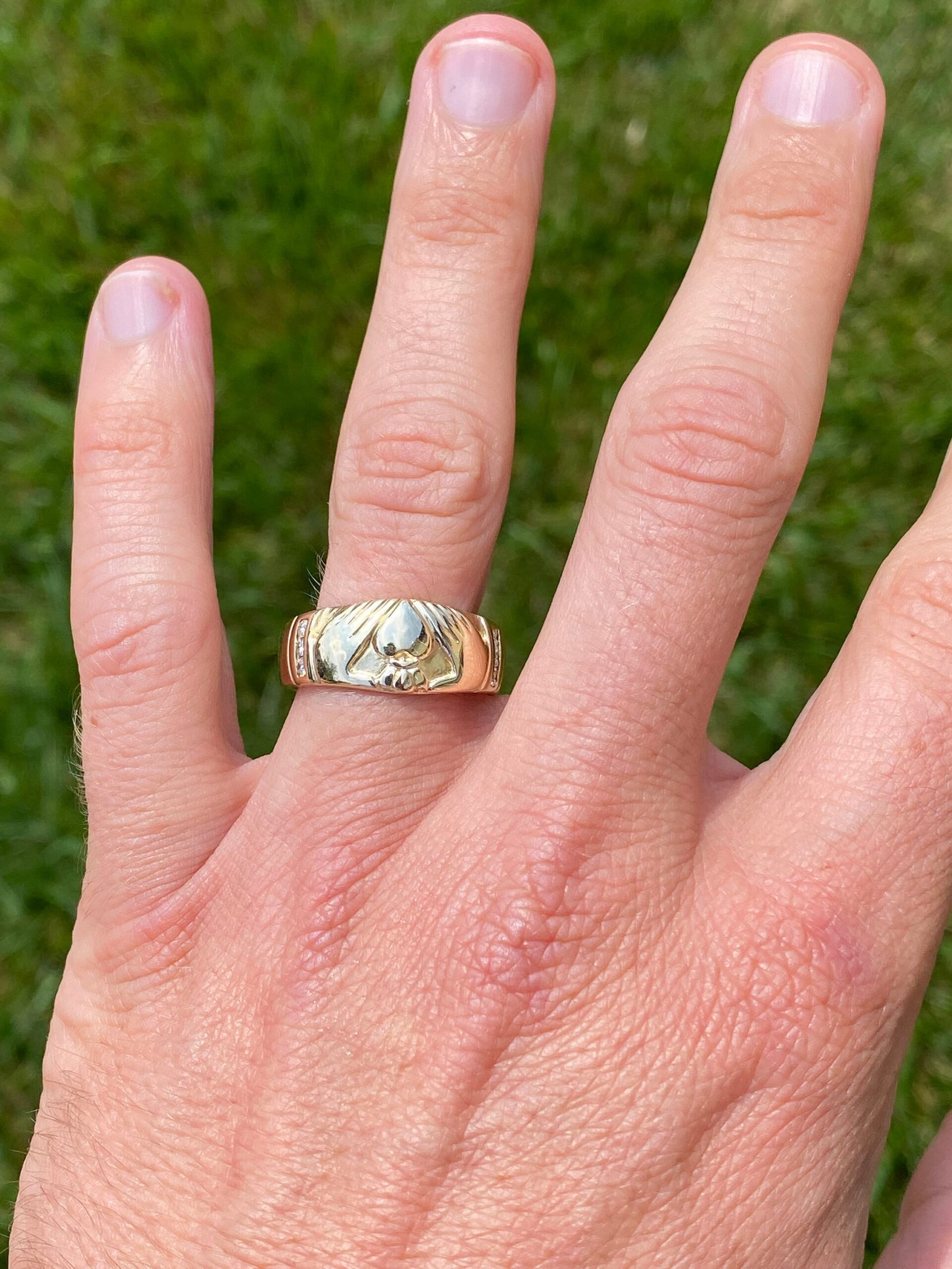 SOLD - The Briar: Gentlemen's Claddagh Ring in 14K Gold set with Diamonds - Image 7
