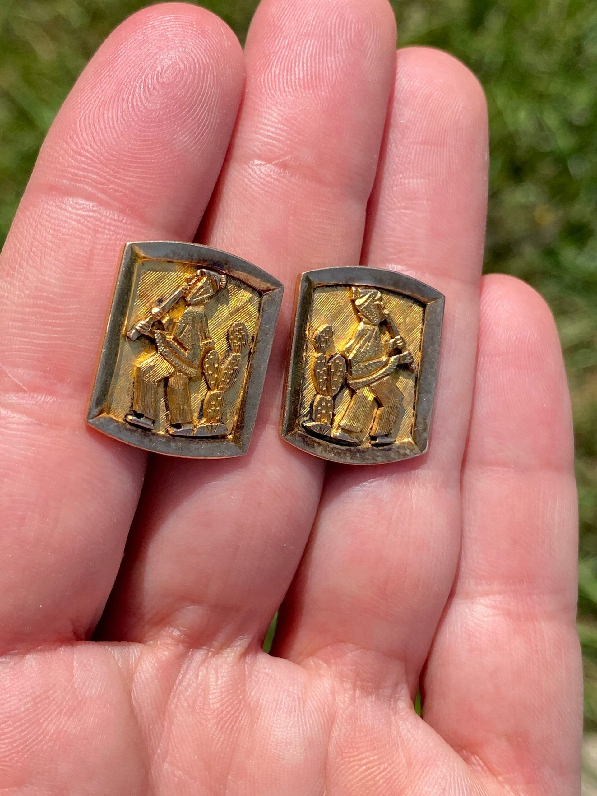 SOLD - The Afghanistan: Interesting Middle Eastern Cufflinks Featuring Instrument Player - Image 4