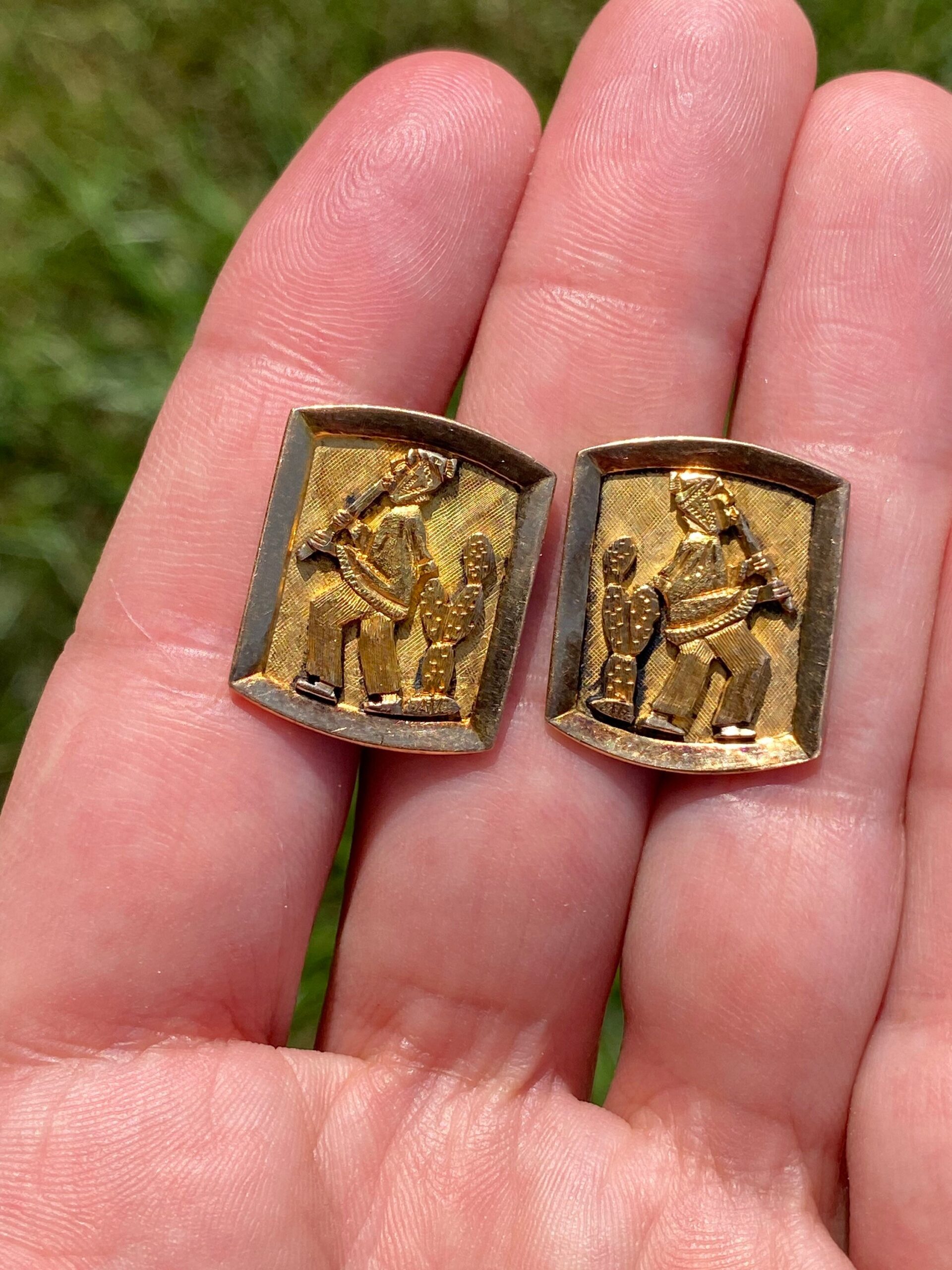 SOLD - The Afghanistan: Interesting Middle Eastern Cufflinks Featuring Instrument Player - Image 6