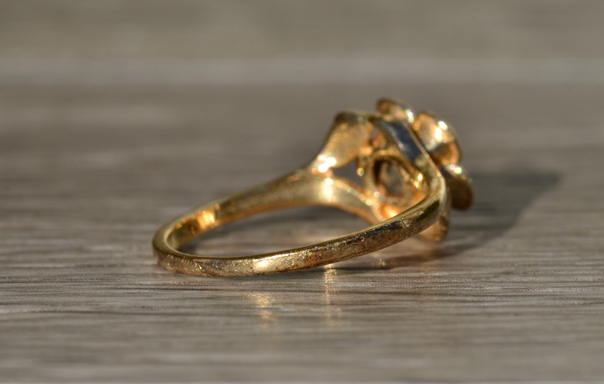 SOLD - The Wynnefield Heights: Ladies Vintage Floral Ring in Yellow Gold set with Diamond - Image 5