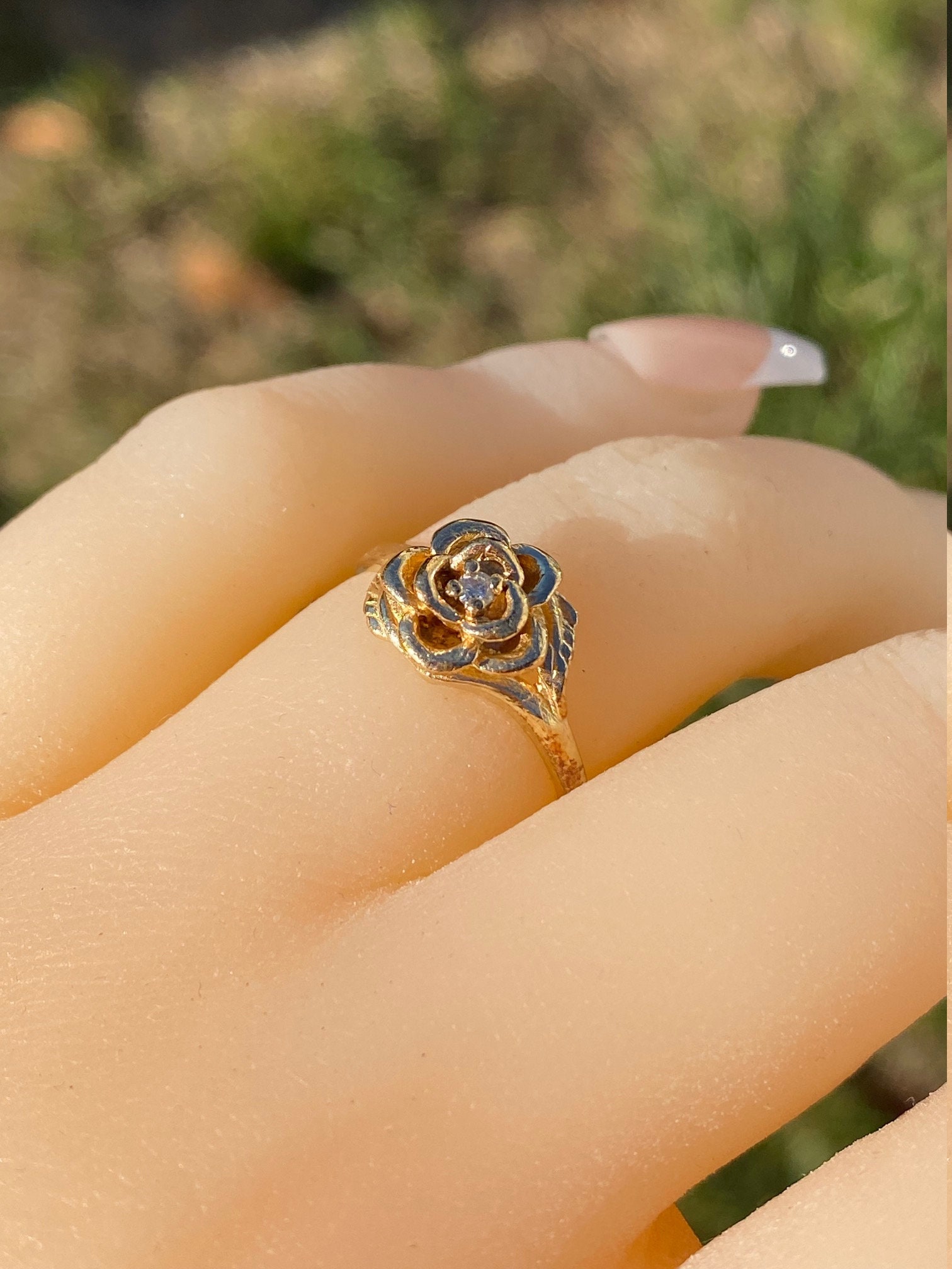 SOLD - The Wynnefield Heights: Ladies Vintage Floral Ring in Yellow Gold set with Diamond - Image 9