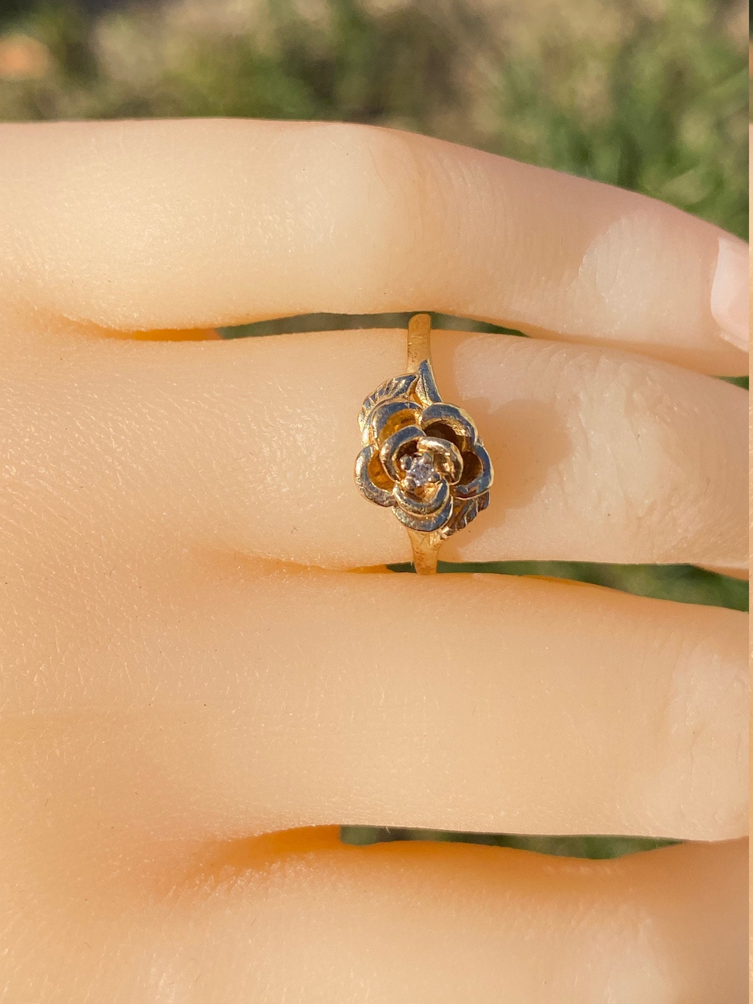 SOLD - The Wynnefield Heights: Ladies Vintage Floral Ring in Yellow Gold set with Diamond - Image 10