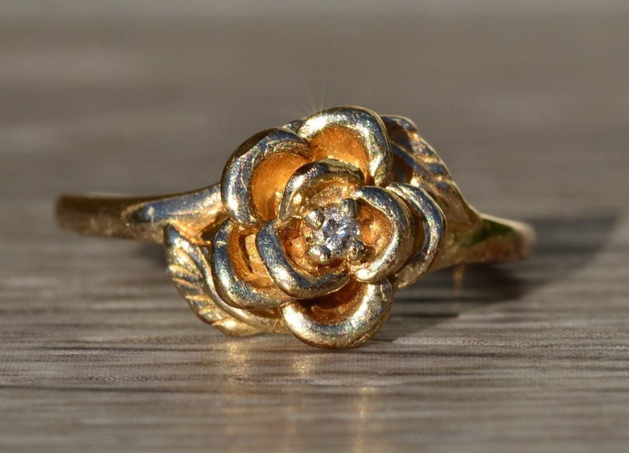 SOLD - The Wynnefield Heights: Ladies Vintage Floral Ring in Yellow Gold set with Diamond - Image 2
