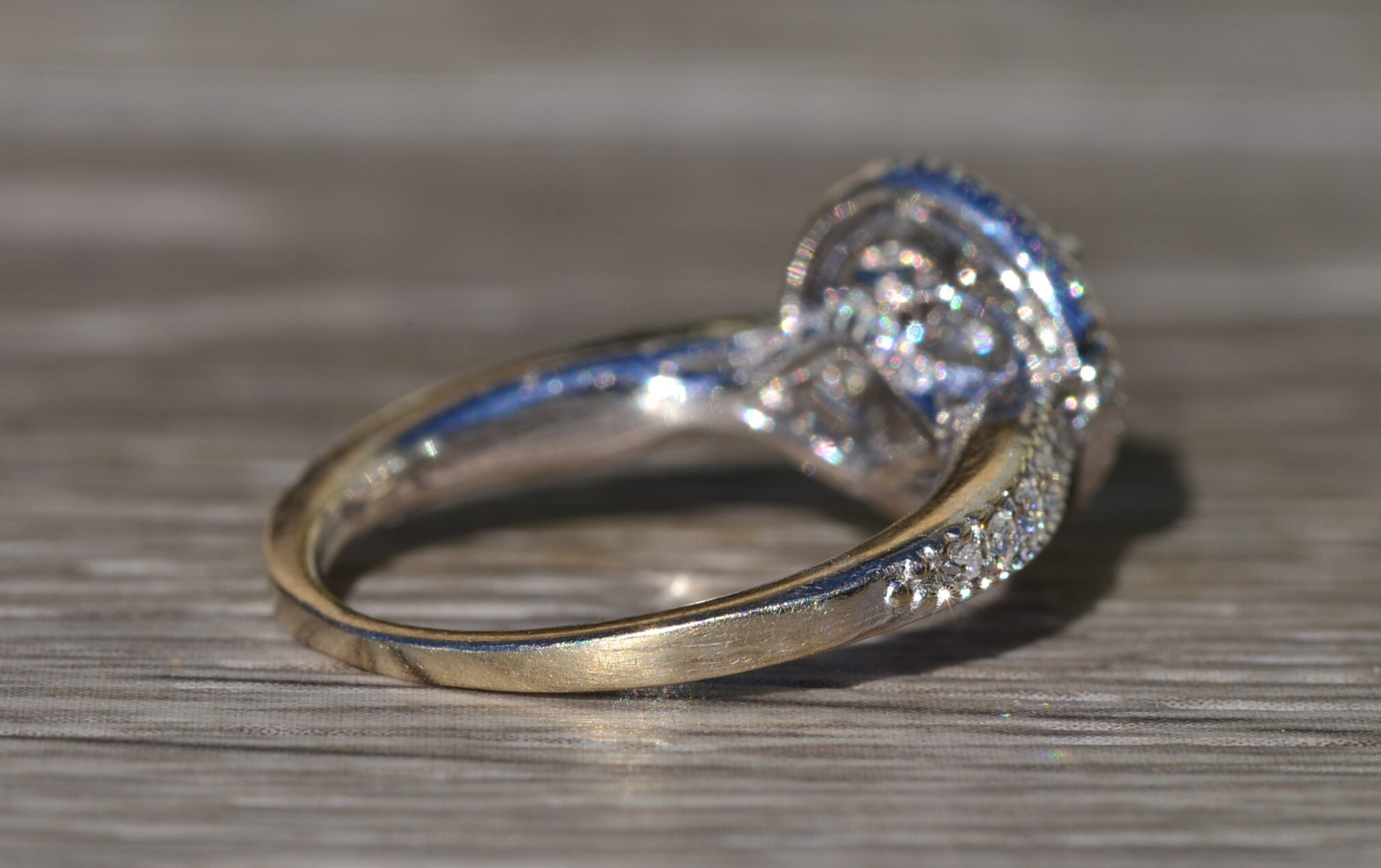 The Beulah Village: Ladies 18K White Gold Engagement Ring set with 0.88 CT Diamond - Image 5