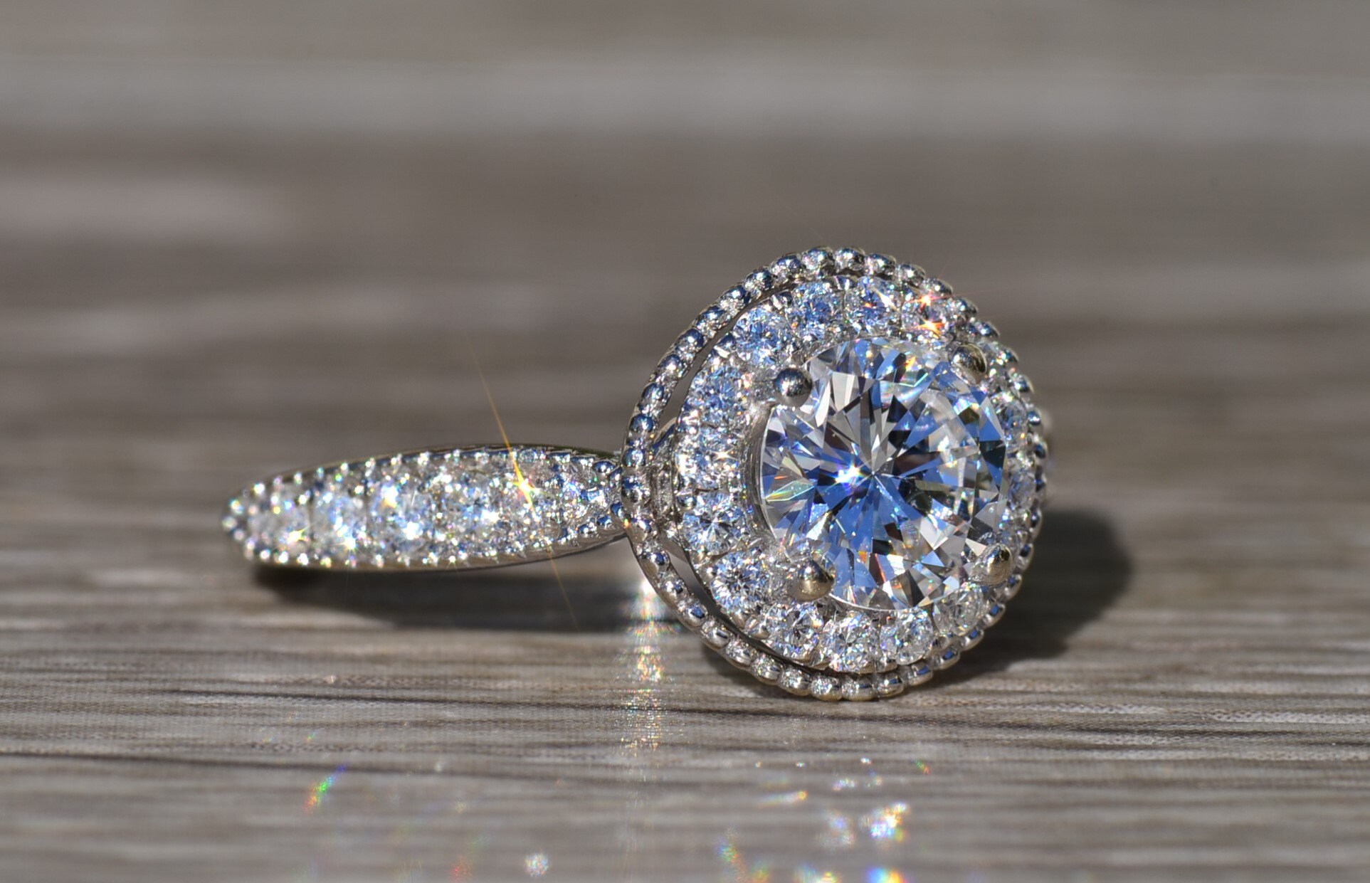 The Beulah Village: Ladies 18K White Gold Engagement Ring set with 0.88 CT Diamond - Image 6