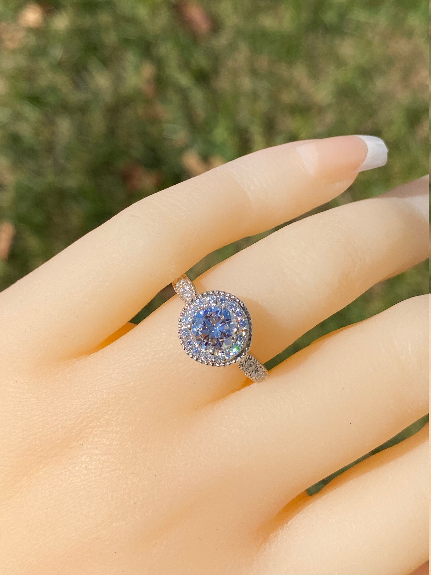 The Beulah Village: Ladies 18K White Gold Engagement Ring set with 0.88 CT Diamond - Image 9