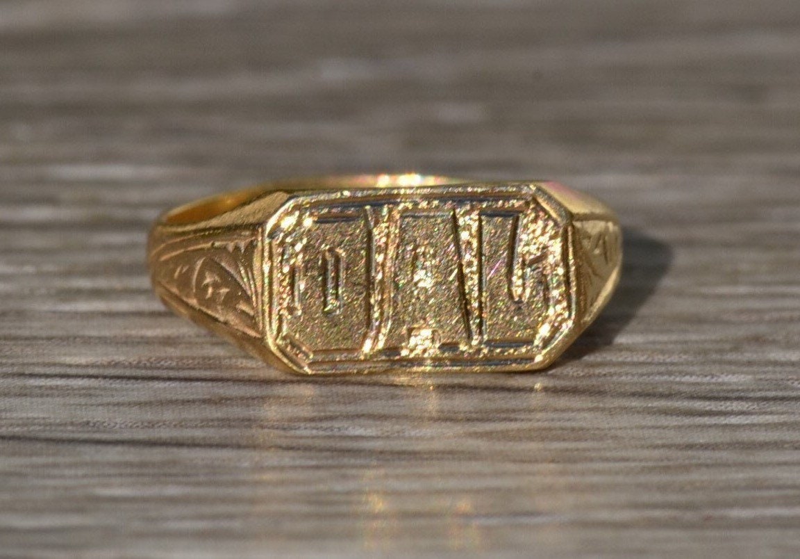 The Humble: Vintage Children's 14K Yellow Gold Hand Engraved Ring - Image 2