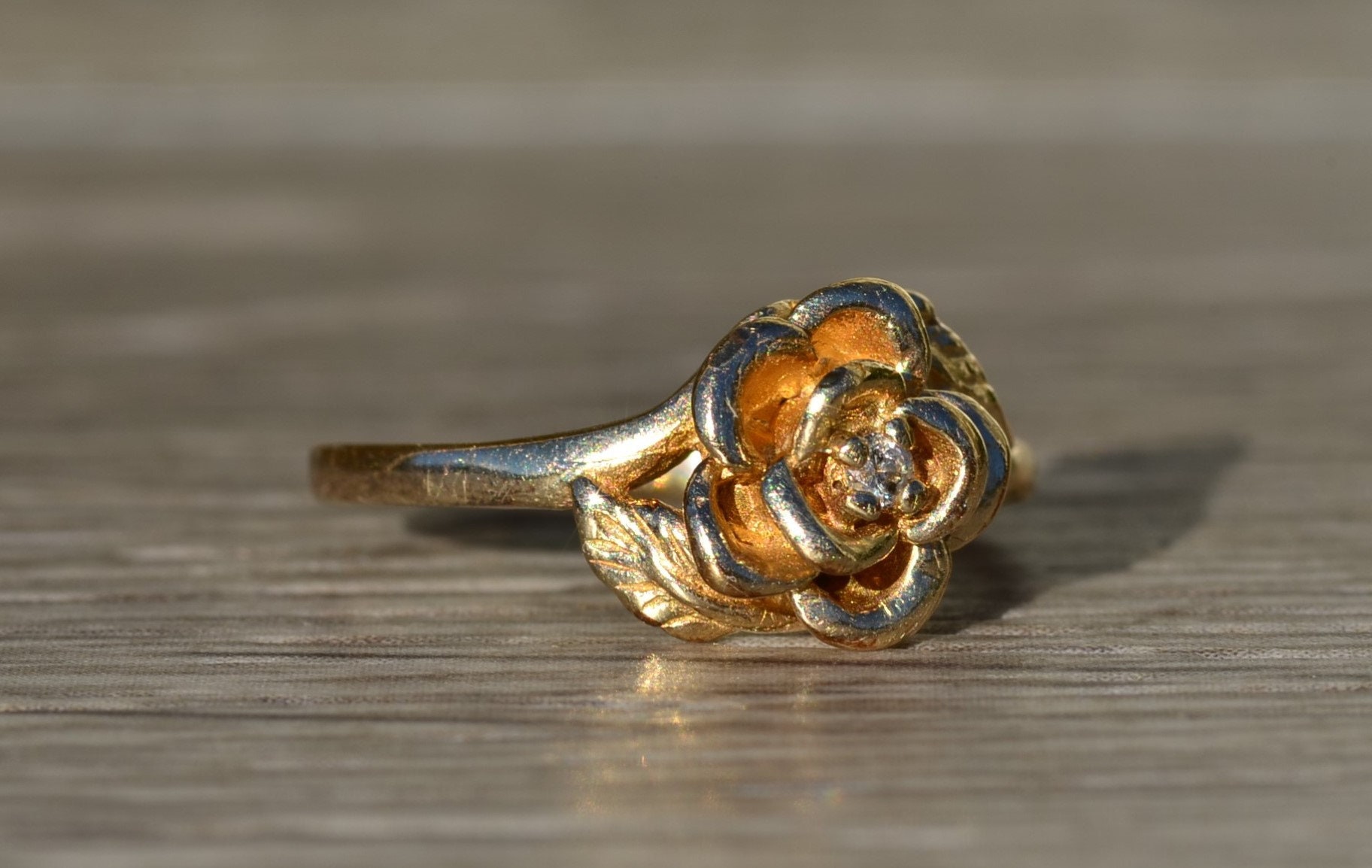 SOLD - The Wynnefield Heights: Ladies Vintage Floral Ring in Yellow Gold set with Diamond - Image 6