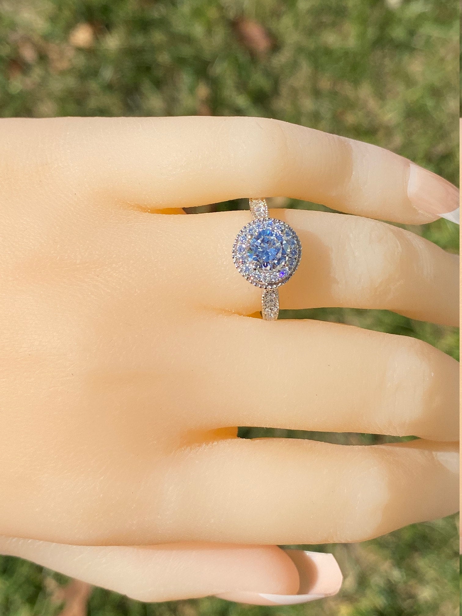 The Beulah Village: Ladies 18K White Gold Engagement Ring set with 0.88 CT Diamond - Image 11