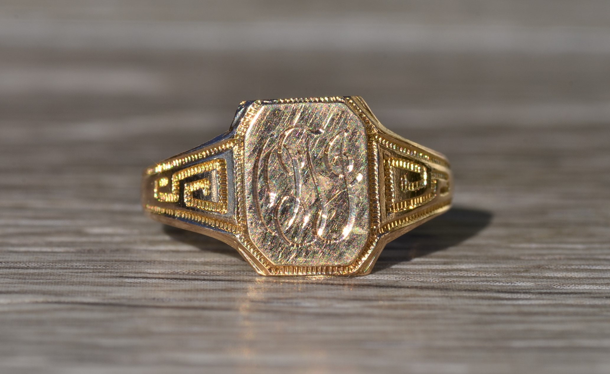The Manistee: Ladies Antique Yellow Gold Engraved Ring - Image 2