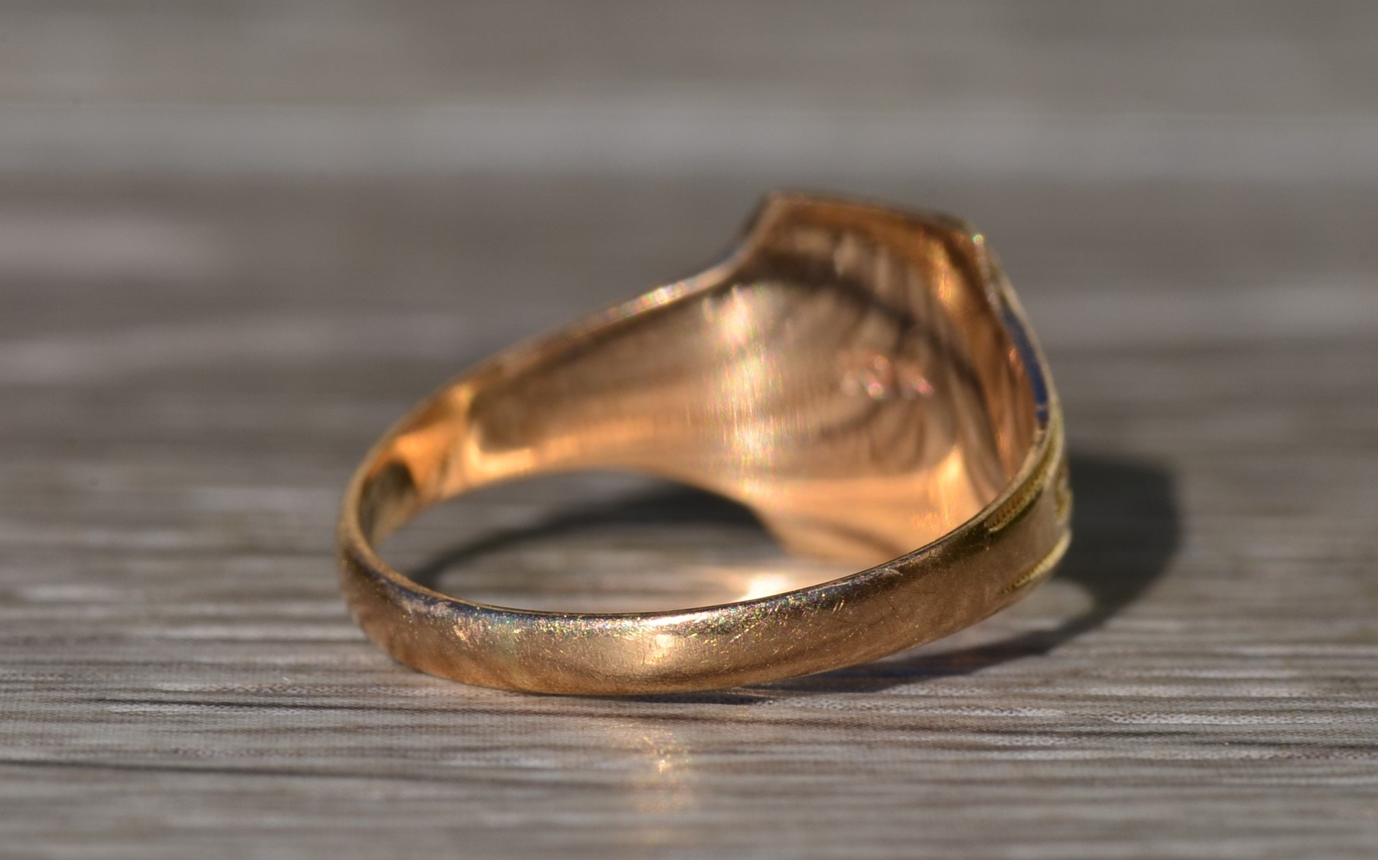 The Manistee: Ladies Antique Yellow Gold Engraved Ring - Image 5
