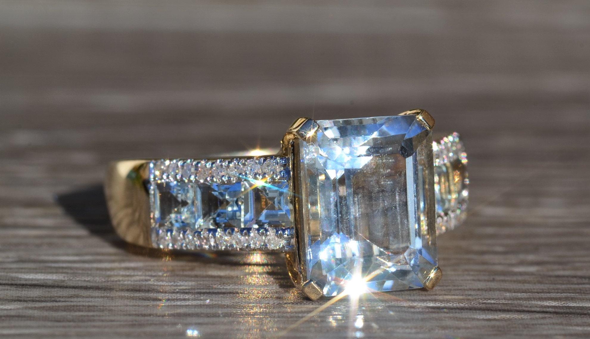 SOLD - The Waddon: Ladies Yellow Gold Cocktail Ring set with 3.50 CT Aquamarine and Diamonds - Image 6