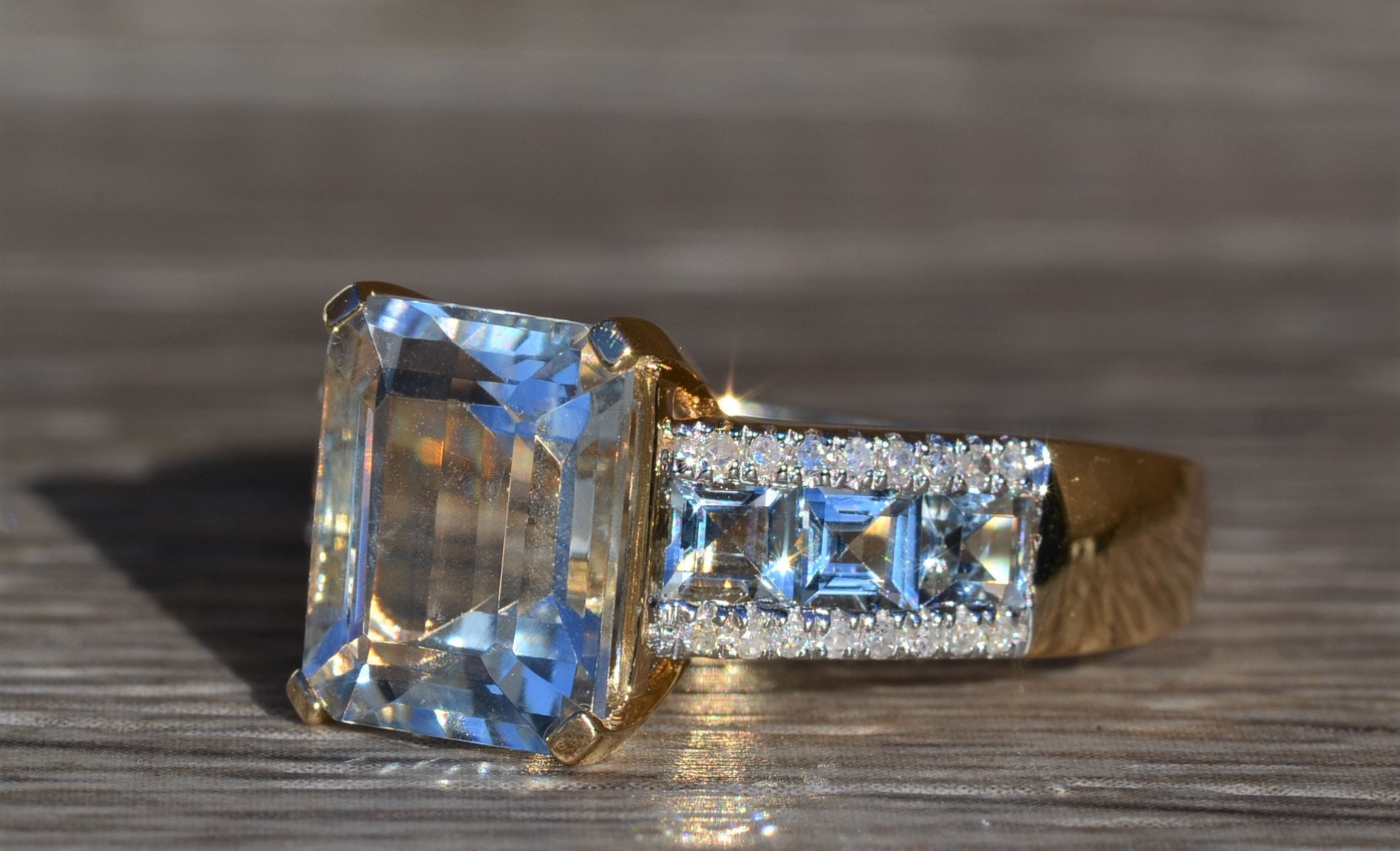 SOLD - The Waddon: Ladies Yellow Gold Cocktail Ring set with 3.50 CT Aquamarine and Diamonds - Image 3