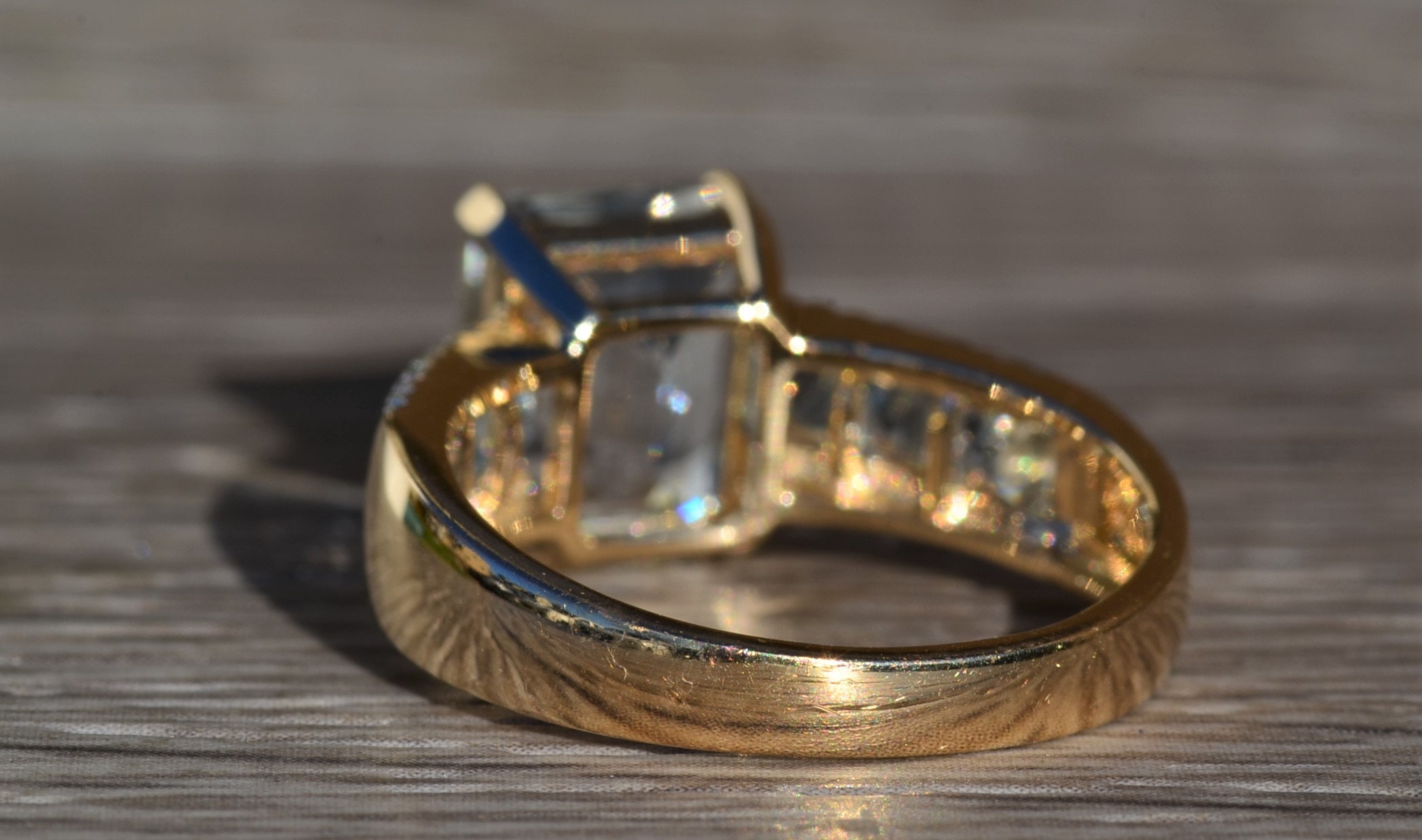 SOLD - The Waddon: Ladies Yellow Gold Cocktail Ring set with 3.50 CT Aquamarine and Diamonds - Image 4